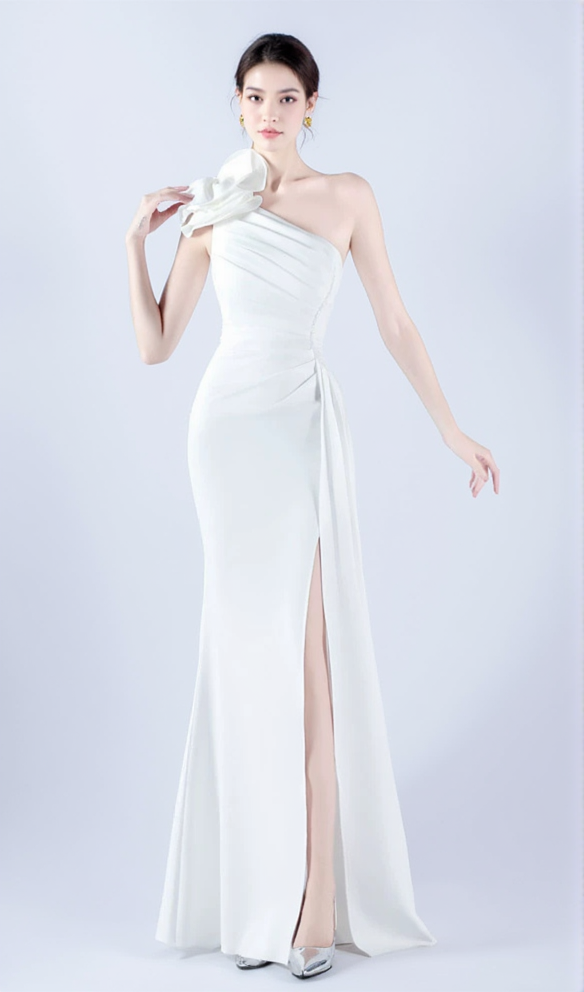 ABITO LUNGO MONOSPALLA CON FIORI E SPACCHI DEBBY WHITE