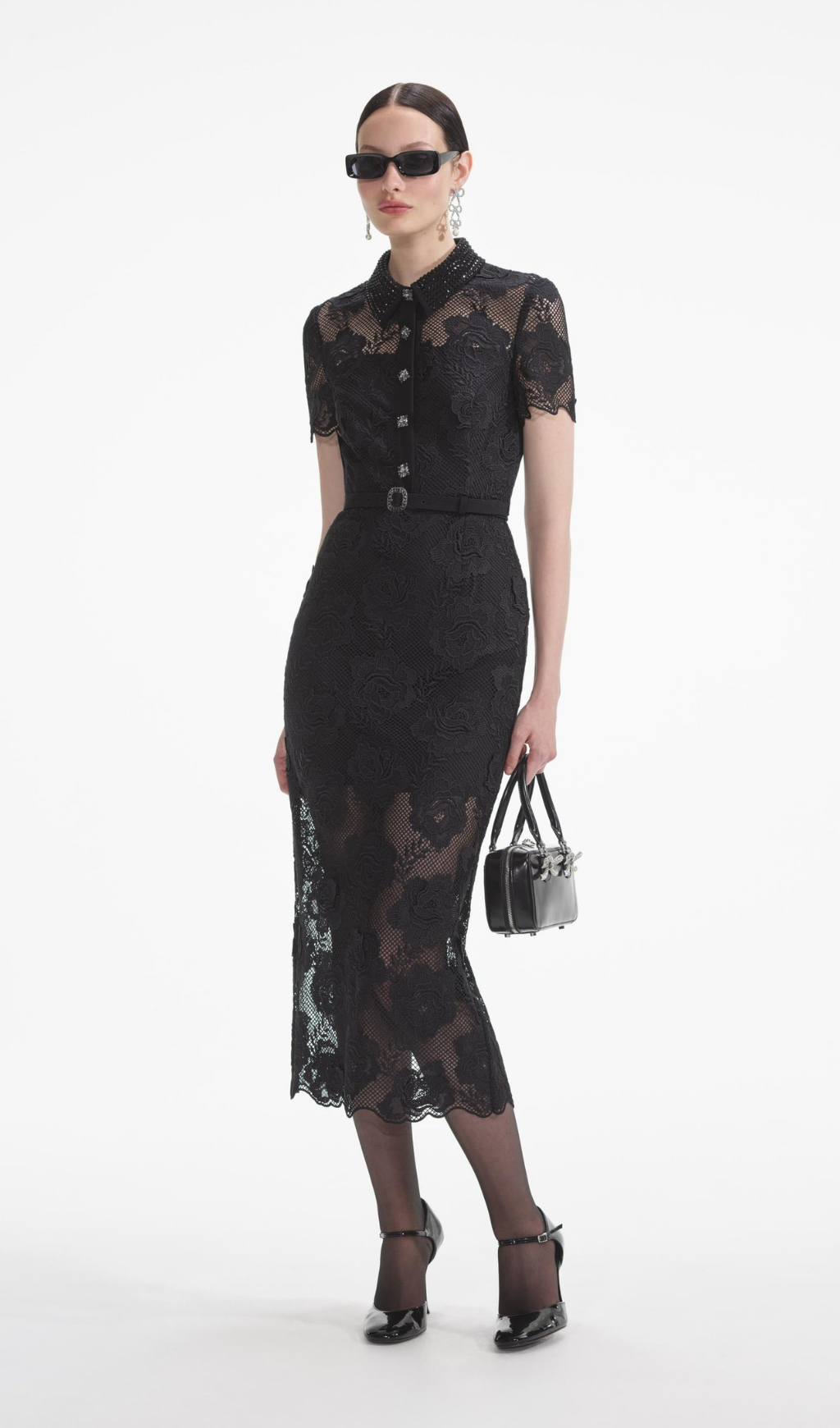 SCHWARZES MIDIKLEID MIT SPITZE UND DIAMANTEN