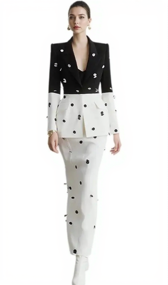 ABITO BLAZER CON SPALLE QUADRATE STRUTTURATE