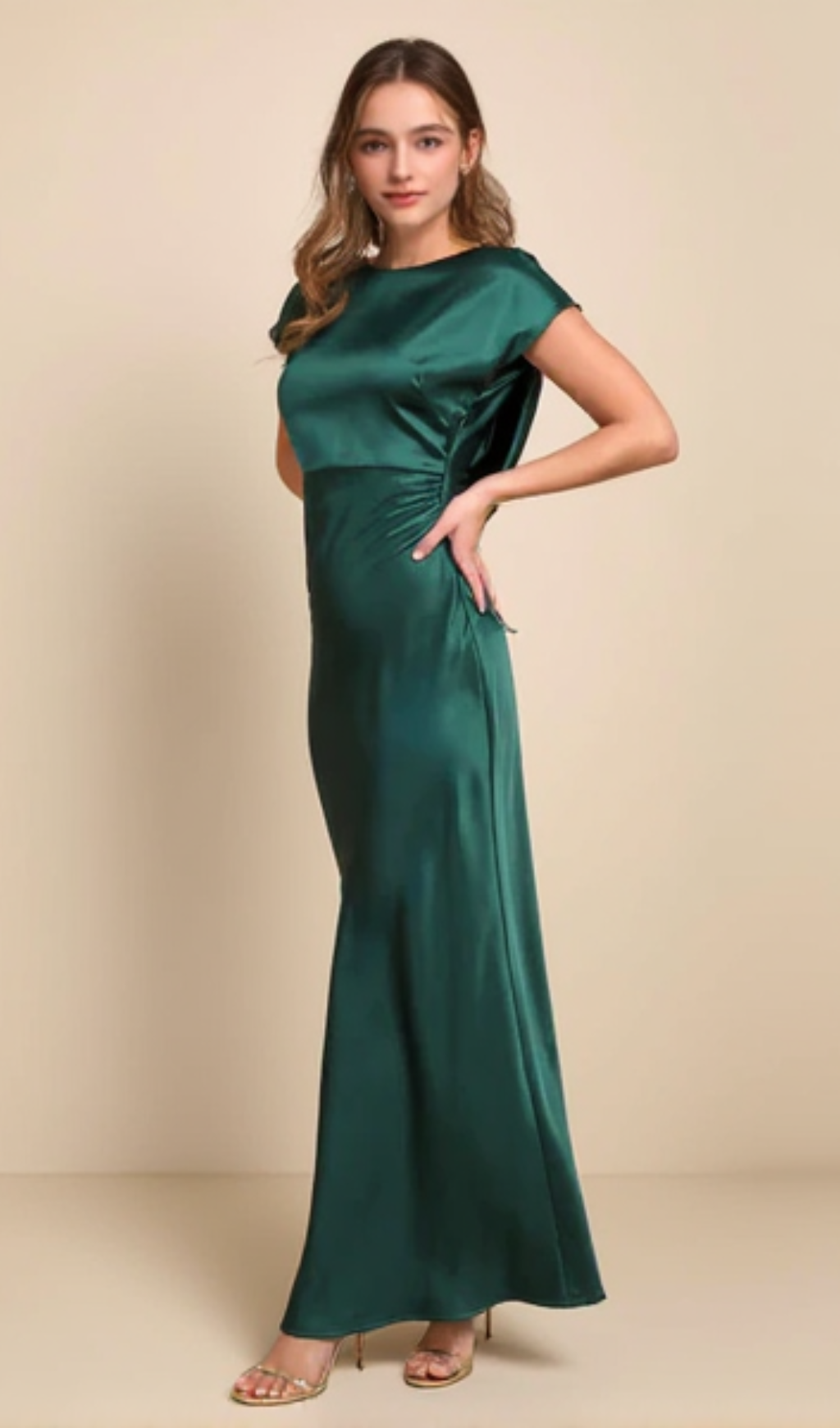 Maxikleid aus Satin mit Wasserfallausschnitt auf der Rückseite in Waldgrün