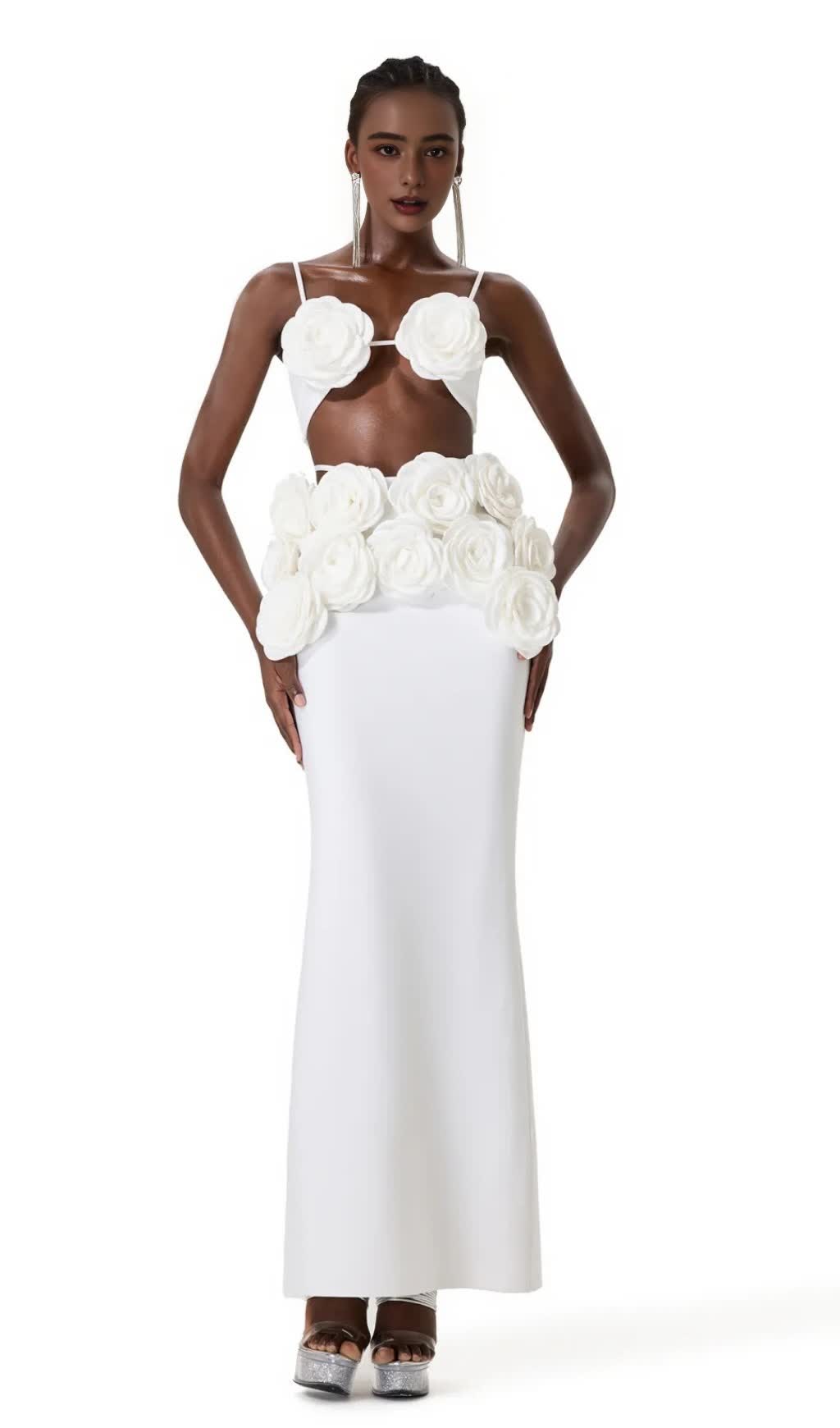 Completo composto da top a fiori bianchi e gonna lunga midi