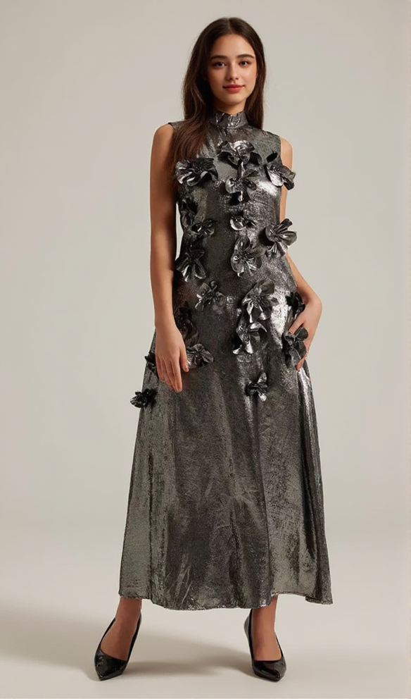 Maxikleid mit 3D-Blumenverzierung in Grau