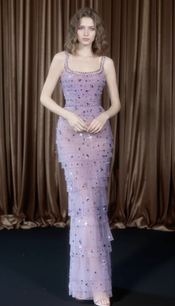 VERZIERTES MAXIKLEID IN LILA