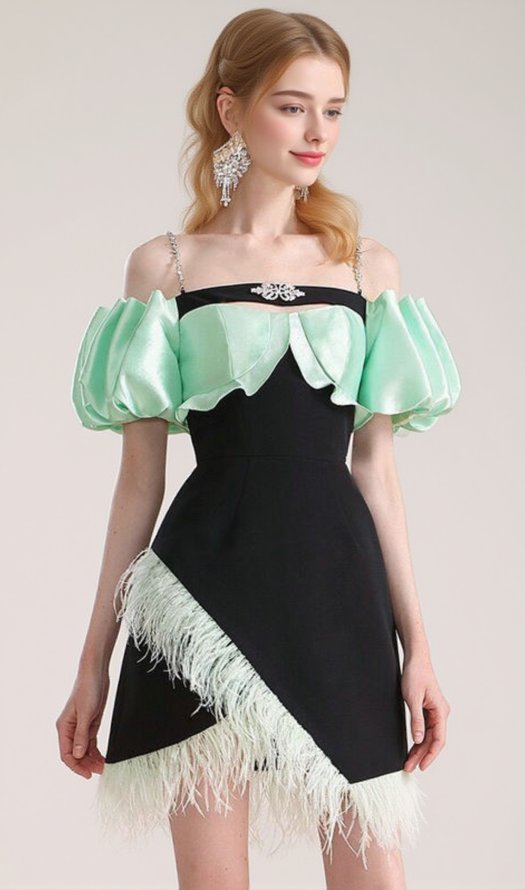 CIELO SCHWARZES OFF-SHOULDER MINIKLEID MIT FEDERN