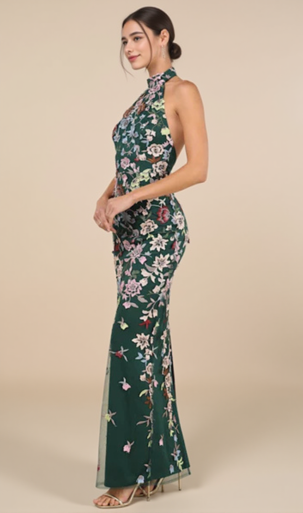 Neckholder-Maxikleid mit 3D-Blumenstickerei in Smaragdgrün
