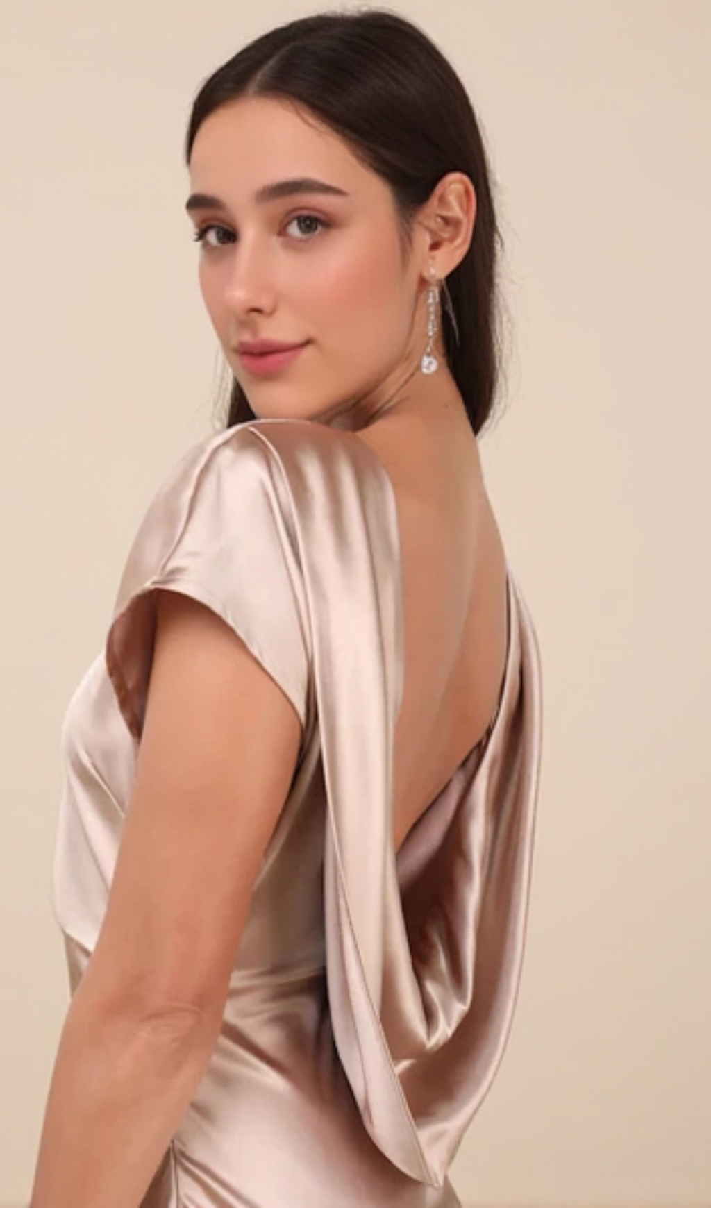 Satin-Maxikleid mit Wasserfallausschnitt hinten in Champagner