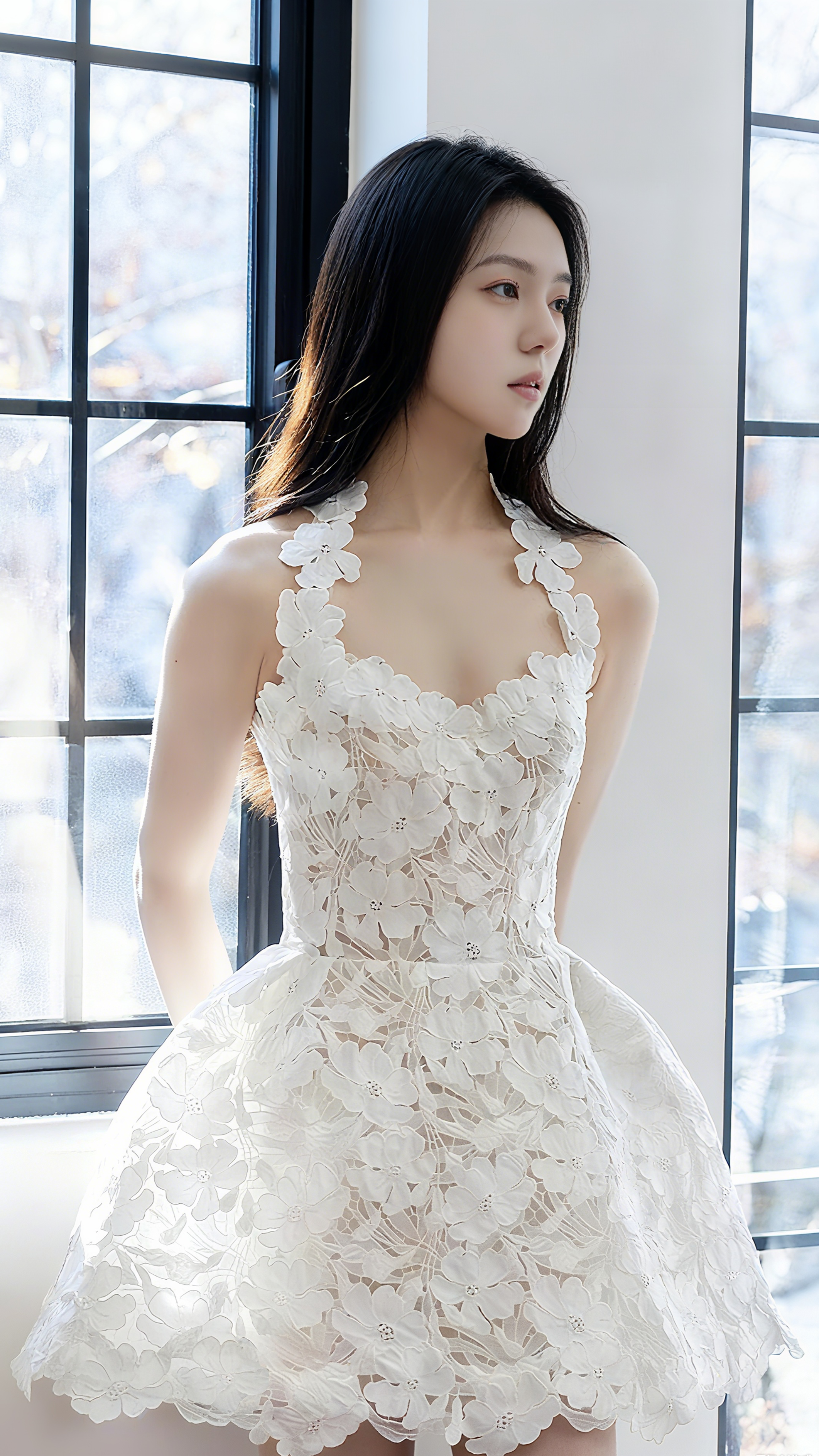 LACE STRAPLESS MINI DRESS IN WHITE