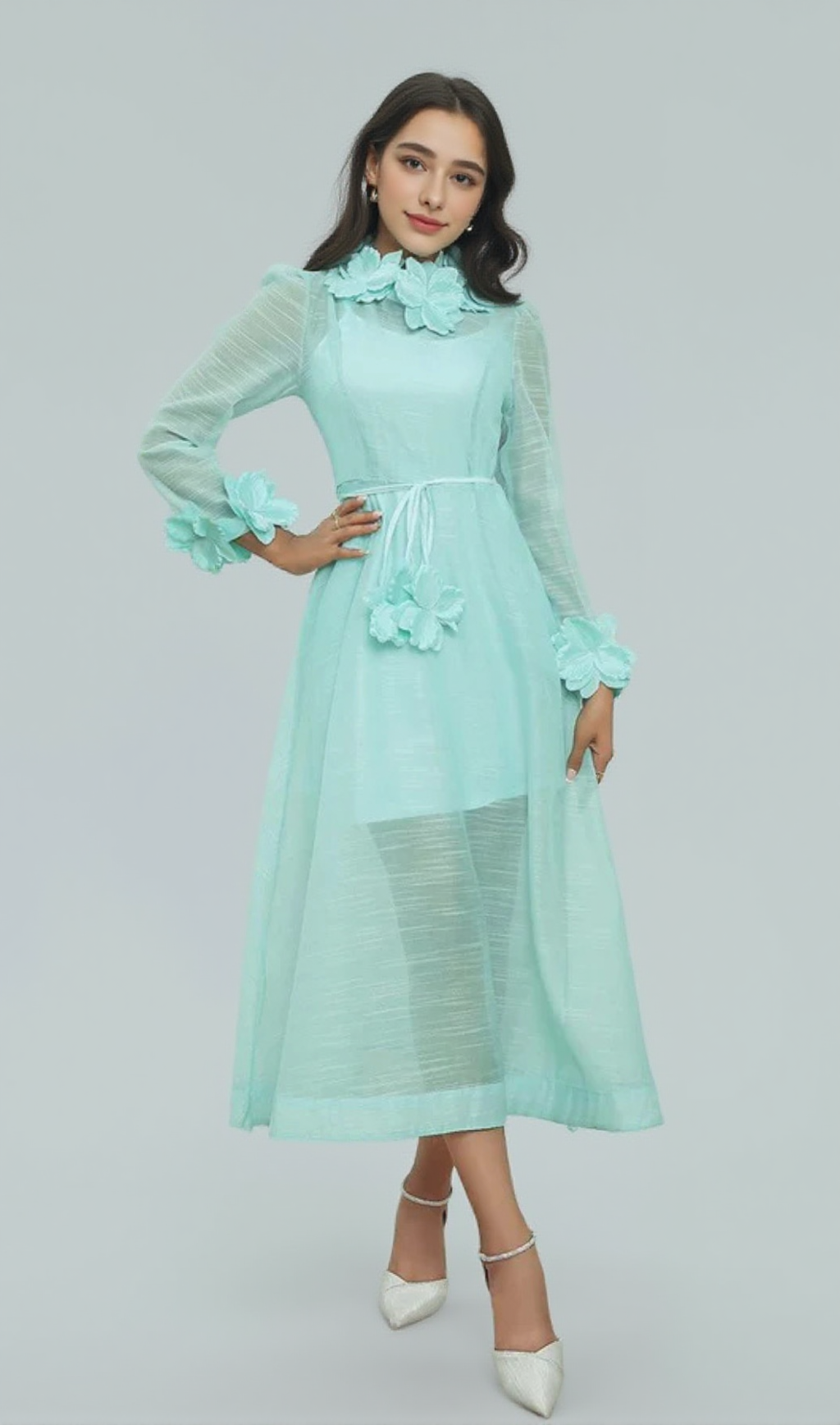 Vicky – Grünes Midikleid aus Spitze mit Blumenverzierung