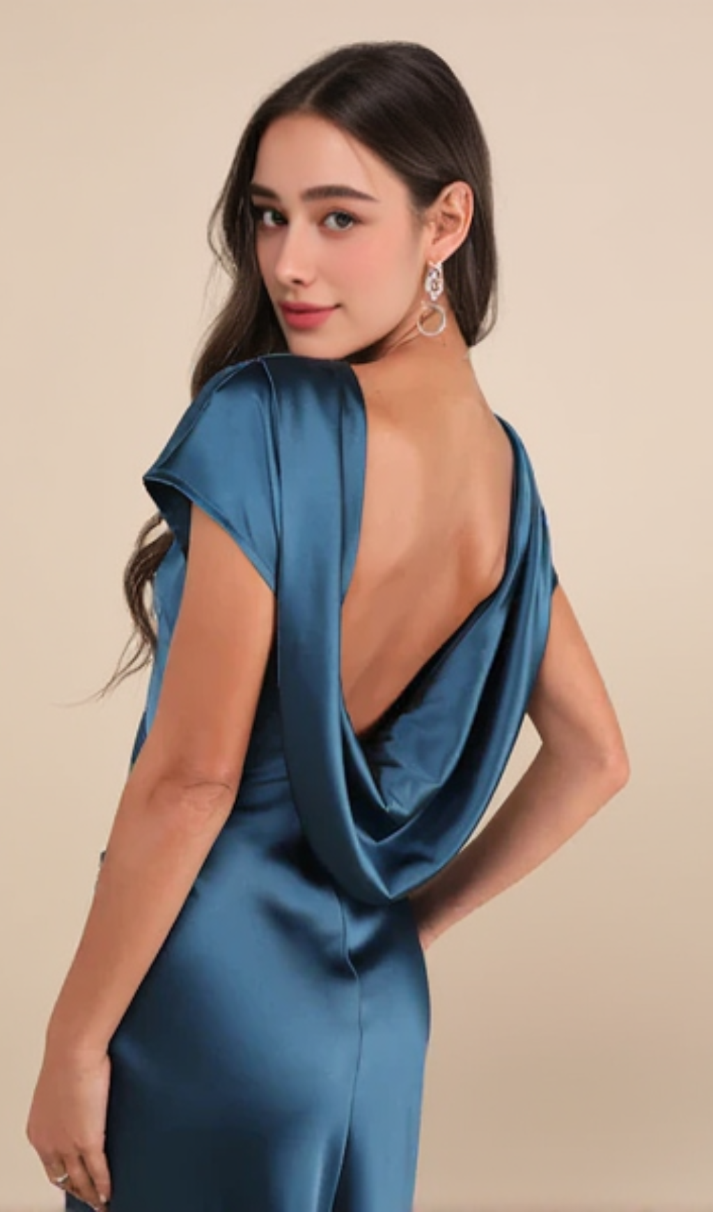 Maxikleid aus Satin mit Wasserfallausschnitt auf der Rückseite in Dunkelblaugrün