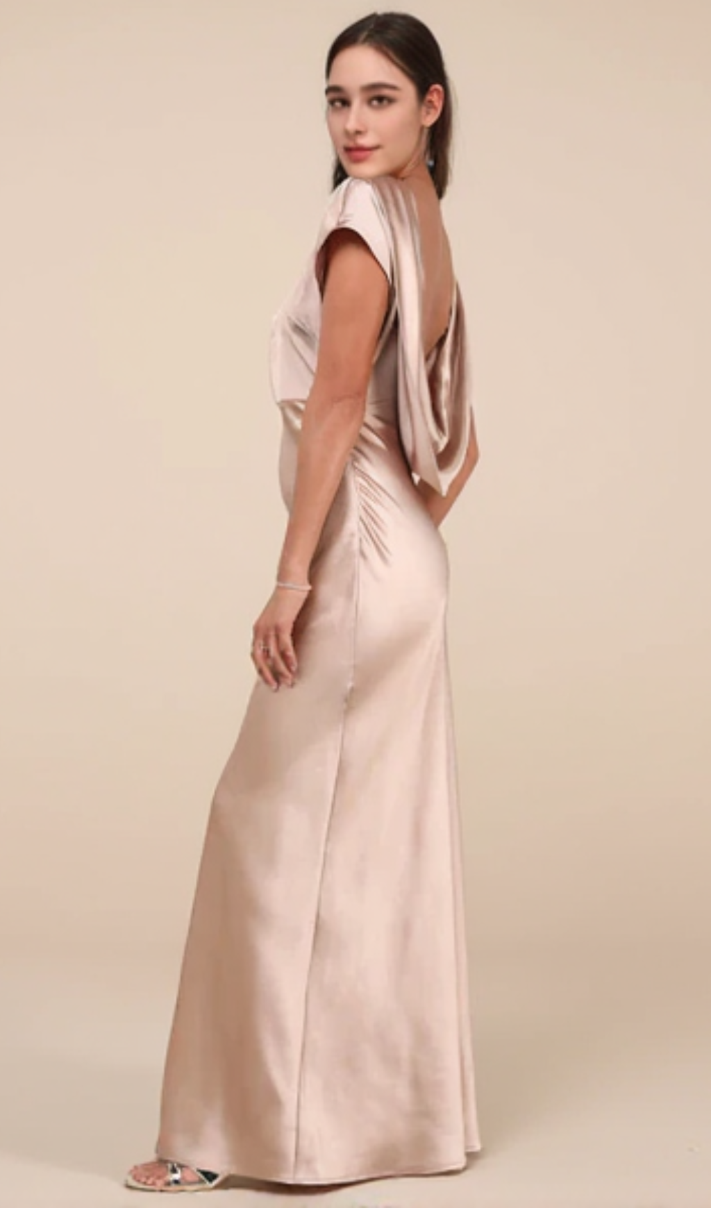 Satin-Maxikleid mit Wasserfallausschnitt hinten in Champagner