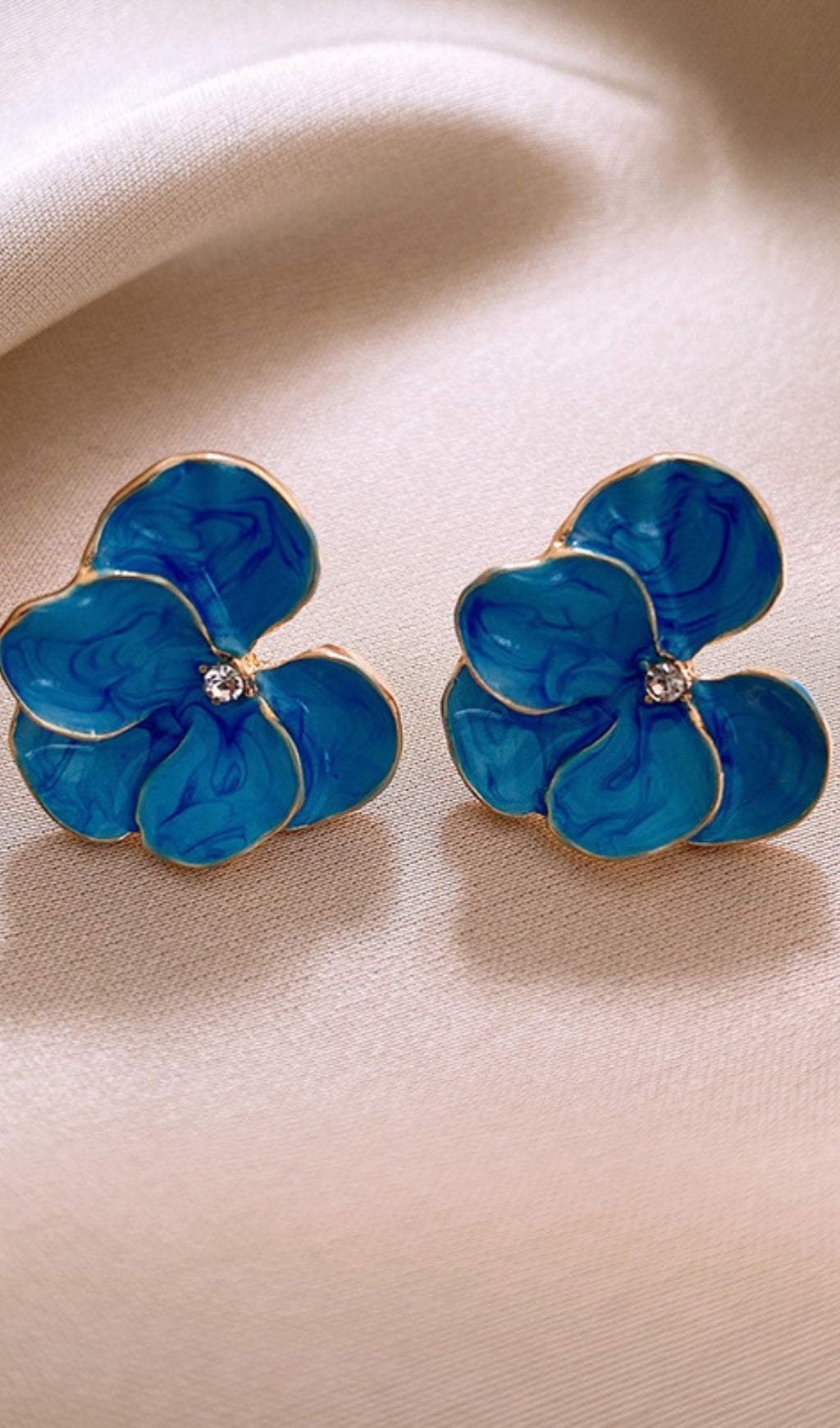 DERICK BLUE FLOWER EARRINGS