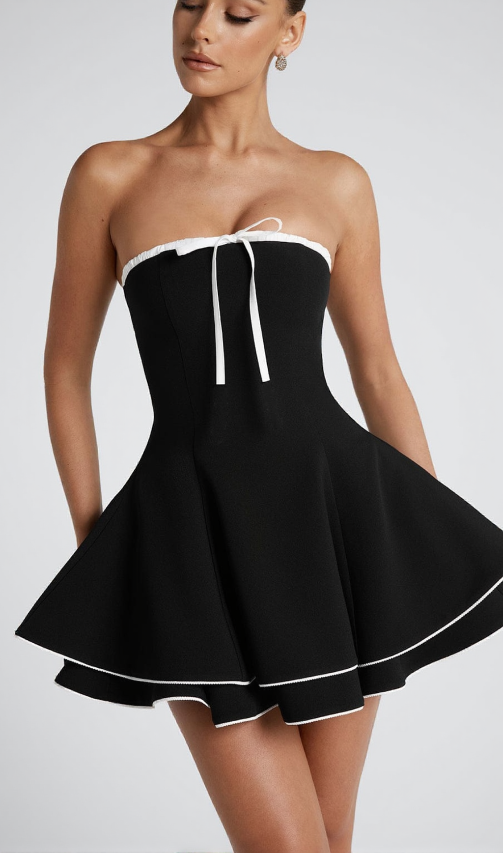 Trägerloses Minikleid „Juno“ in Schwarz