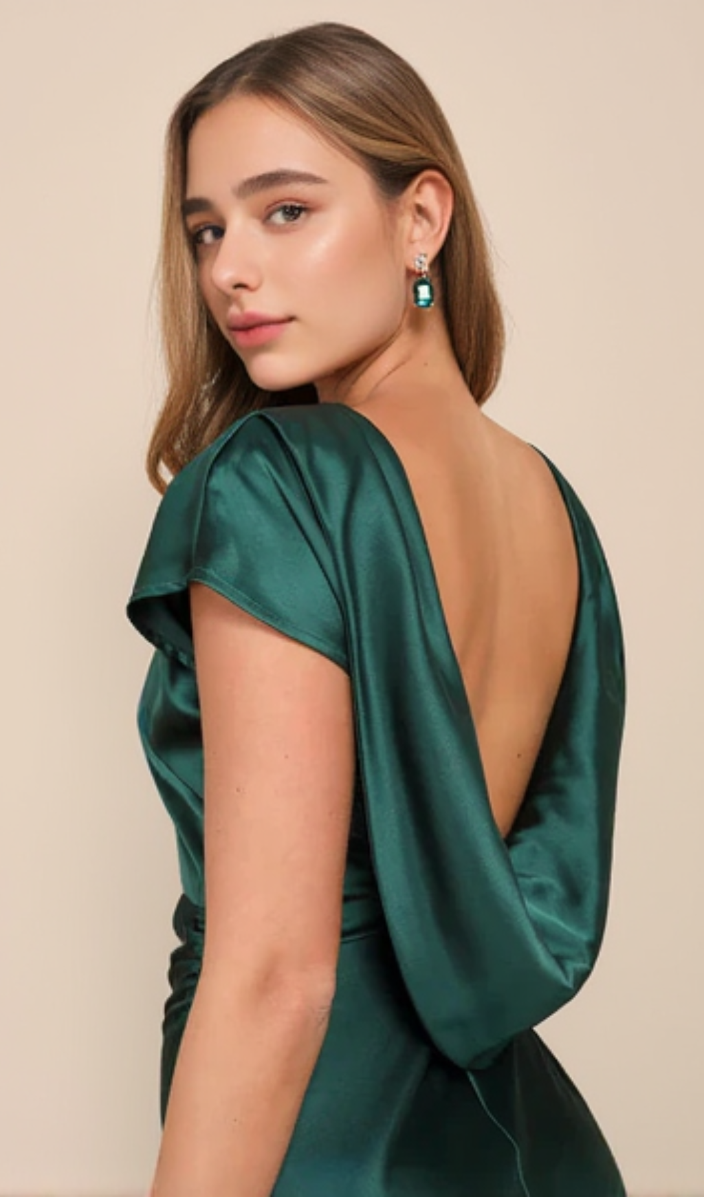Maxikleid aus Satin mit Wasserfallausschnitt auf der Rückseite in Waldgrün