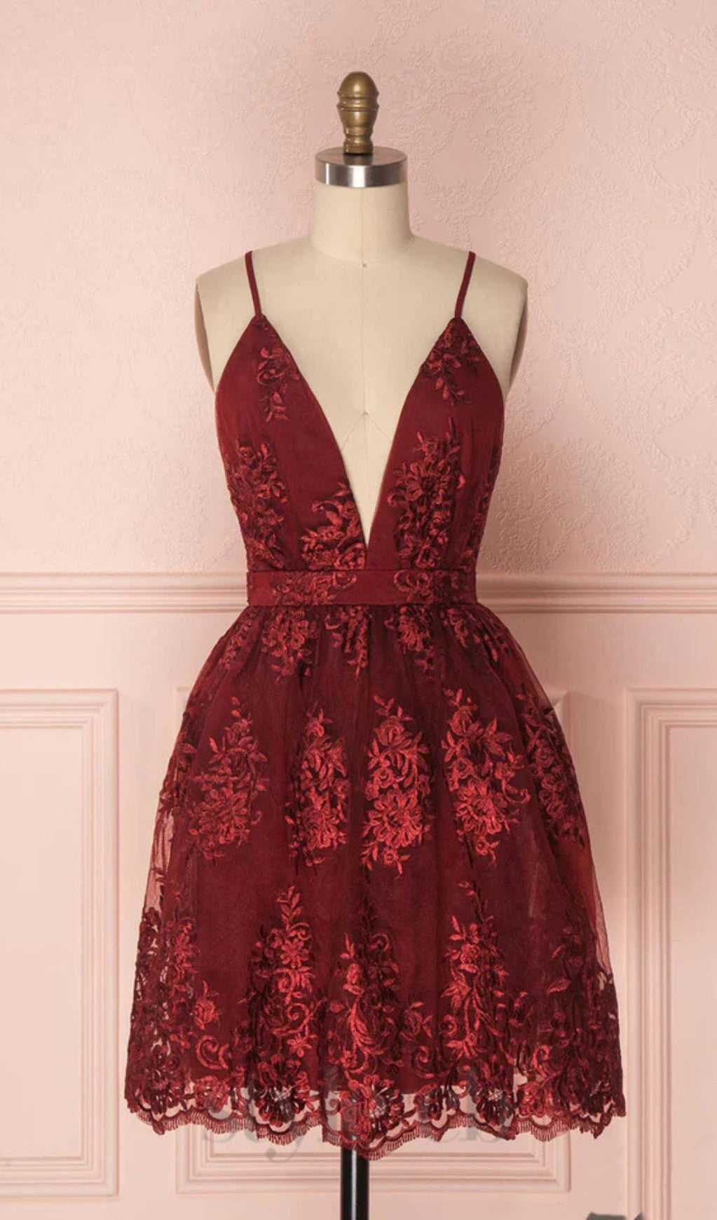 ABITI DA BALLO CORTI IN TULLE E PIZZO BORDEAUX CON SCOLLO A V