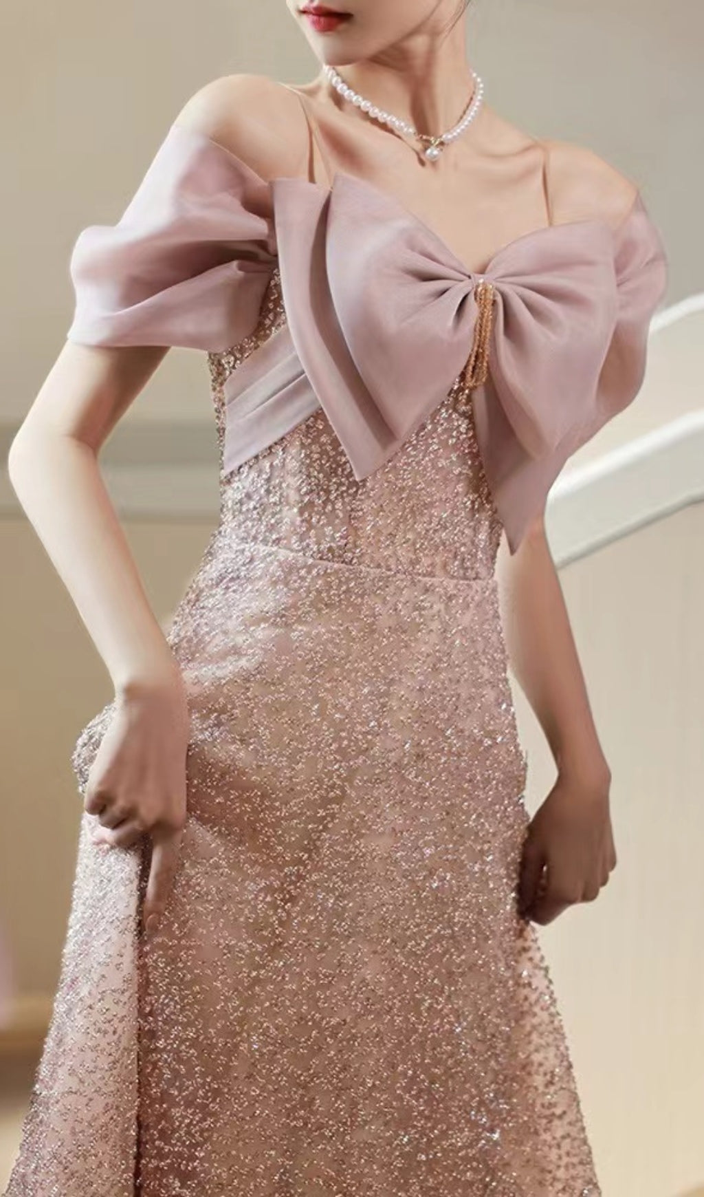 ABITO SENZA SPALLINE CON PAILLETTES ROSA