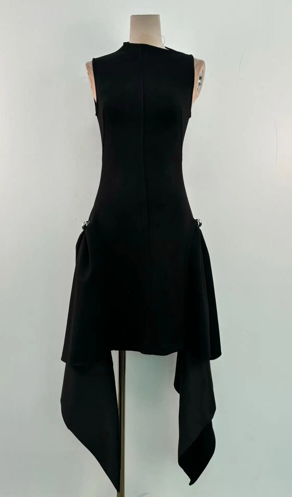 Amato – Ärmelloses Minikleid mit Fransen in Schwarz