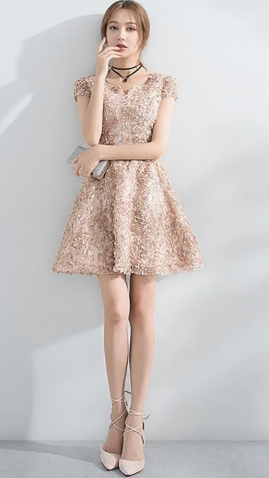 SMALL V-NECK THREE-QUARTER SLEEVE MINI DRESS