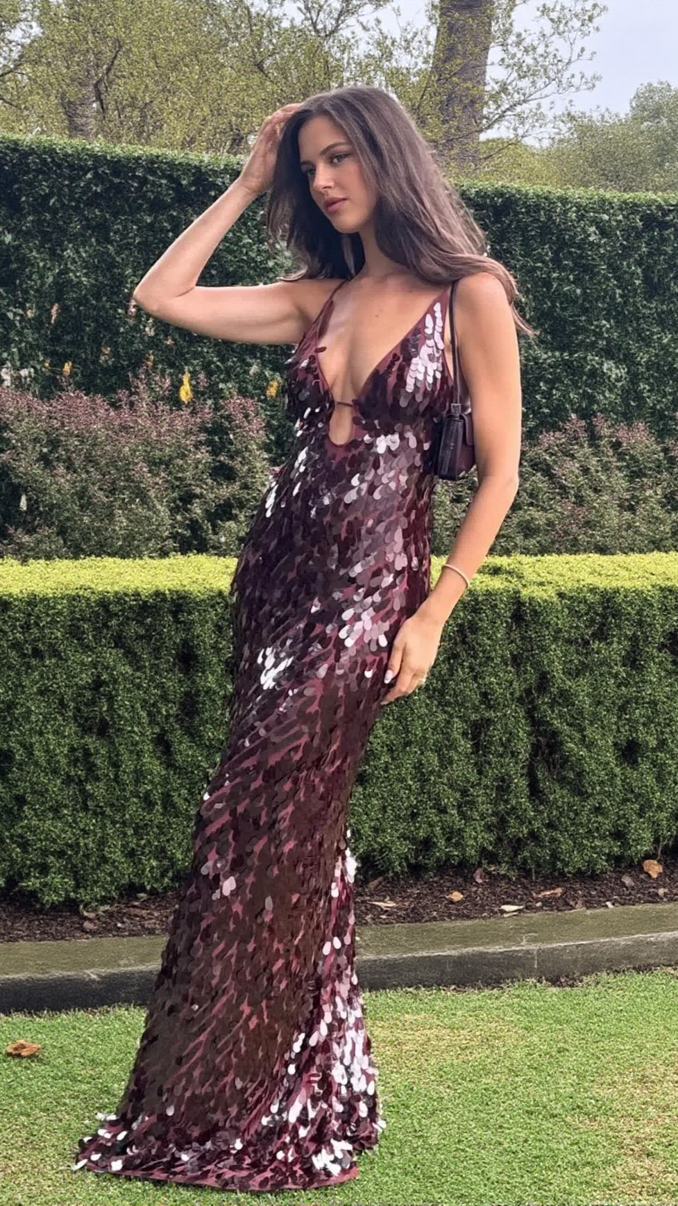 L'ABITO LUNGO CON PAILLETTES MARRONE