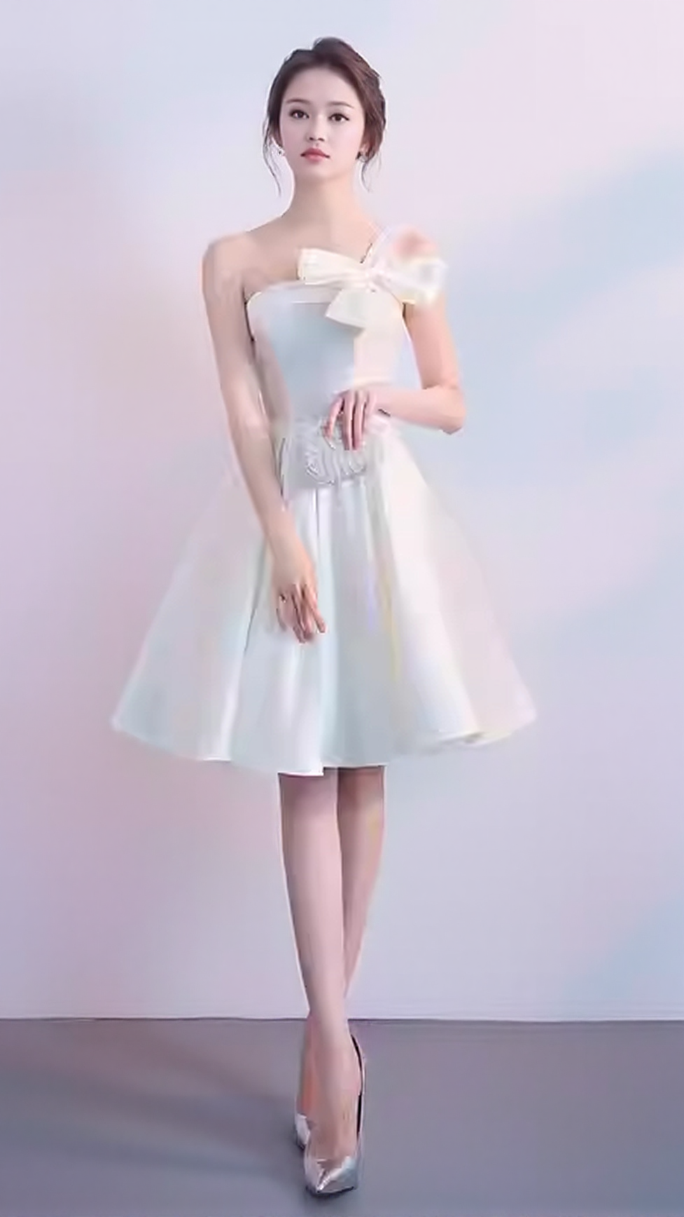 STRAPLESS BOW MINI DRESS IN WHITE