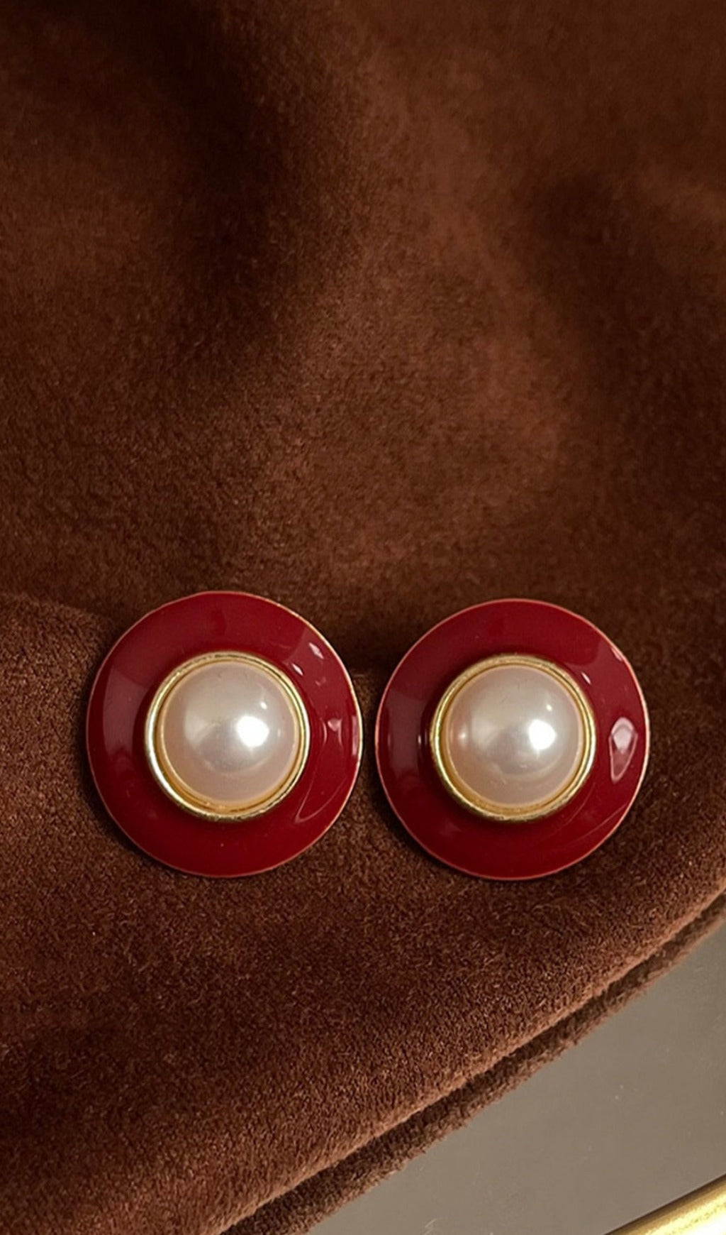 Runde Perlen-Emaille-Ohrringe