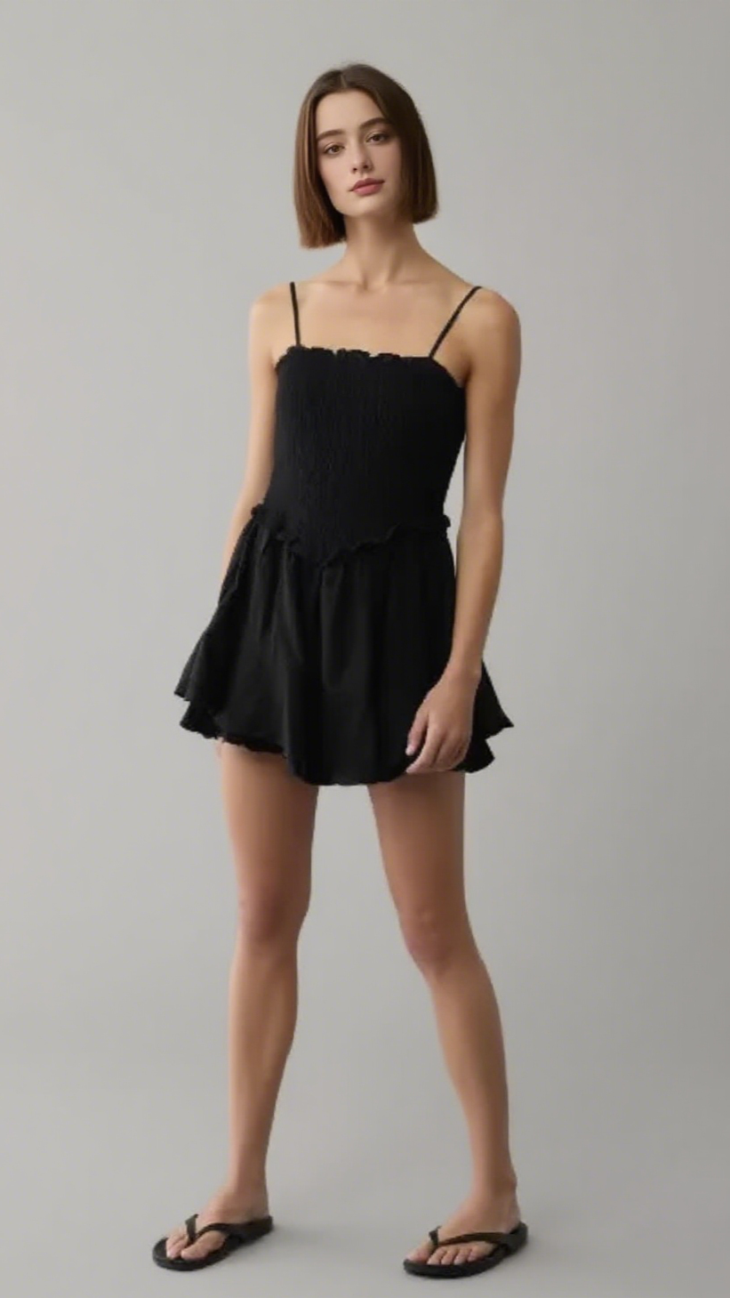 Mini abito nero con balze e tutina a balze