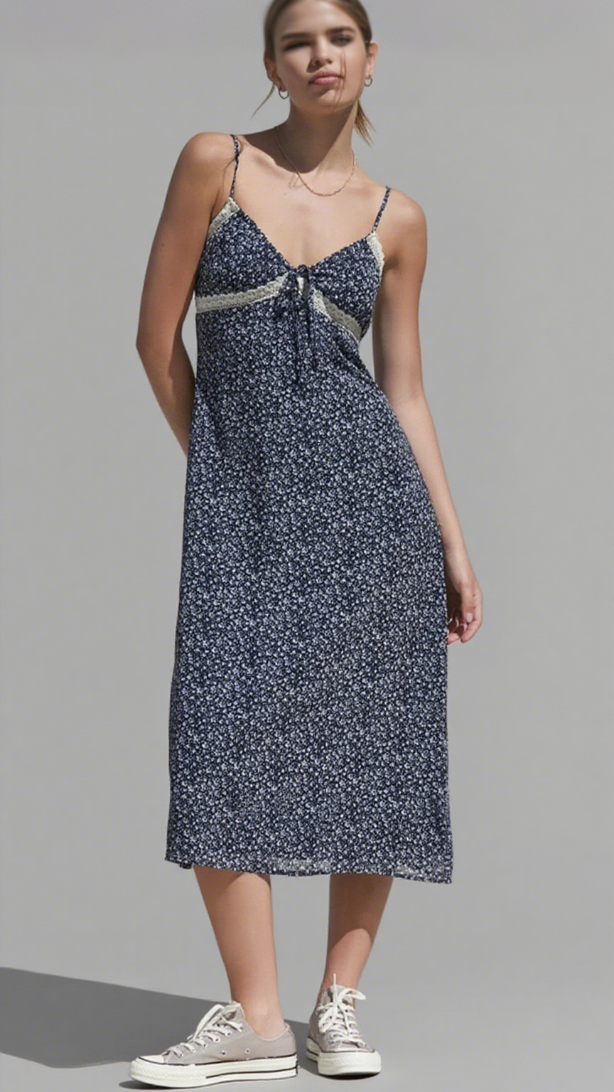 Midikleid mit floralem Spitzenbesatz und V-Ausschnitt in Marineblau