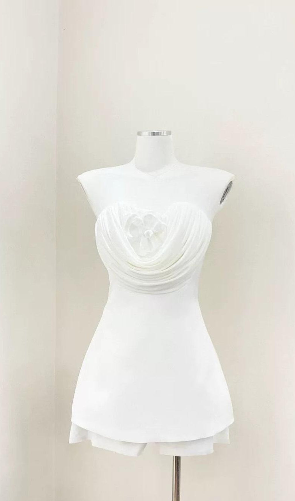 ABITO CORTO VERNA SENZA SPALLINE BIANCO CON DECORAZIONI A FIORI