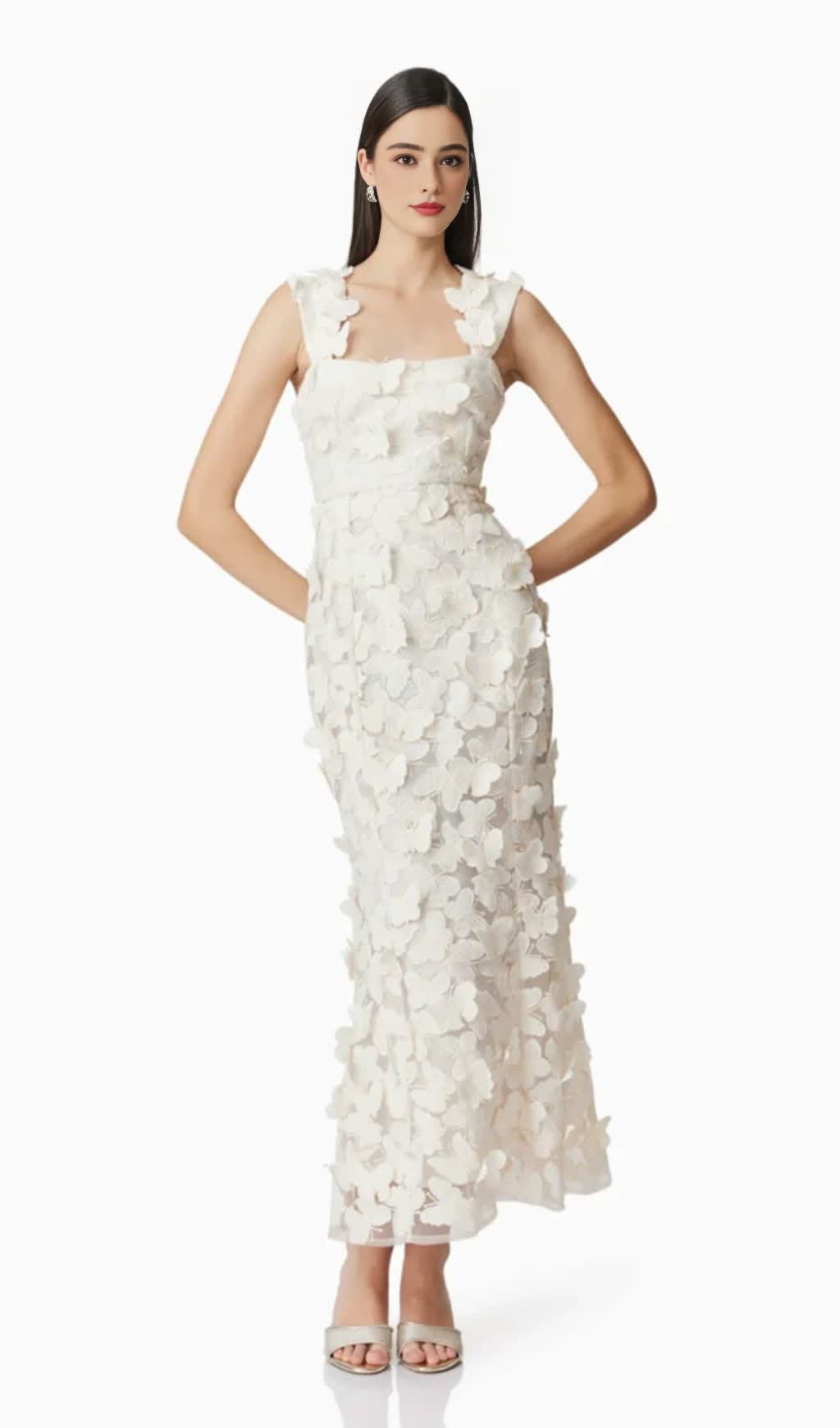 Kleid mit quadratischem Ausschnitt und 3D-Blumenstickerei in Weiß