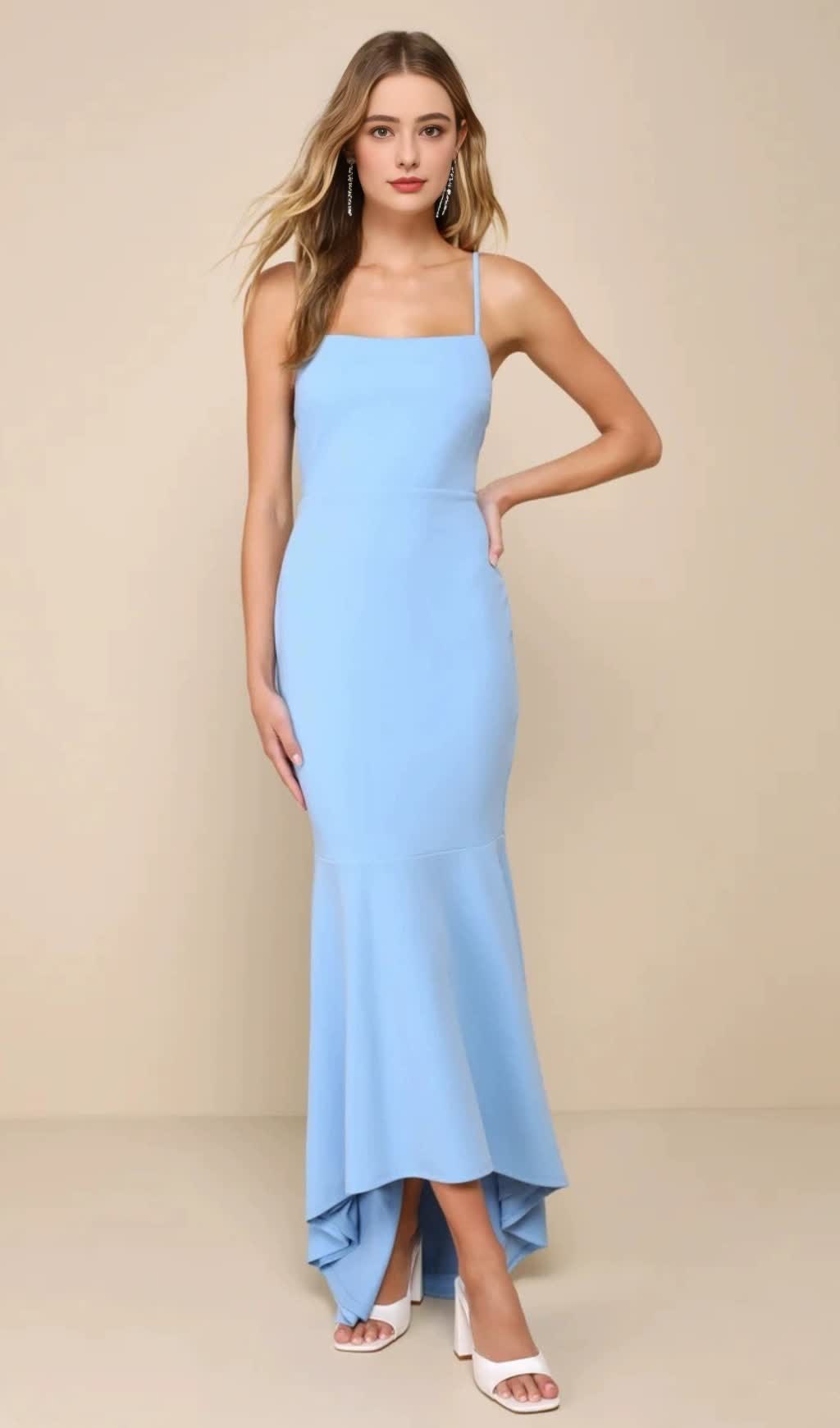 Splendido abito lungo con orlo a tromba, azzurro chiaro, senza schienale, stile incanto