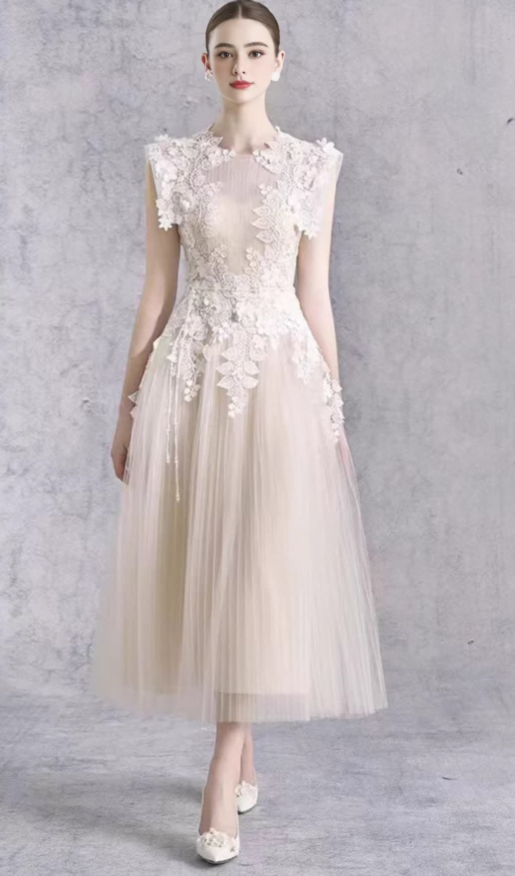 FLORAL APPLIQUÉ BODICE SLEEVELESS MIDI DRESS IN BEIGE