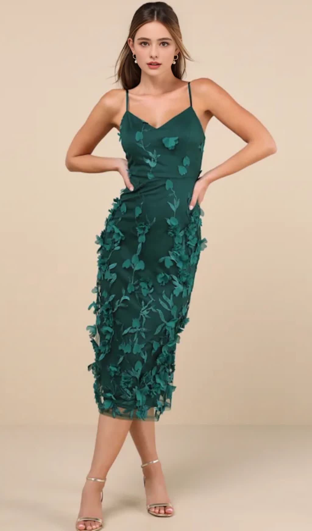 Smaragdgrünes Midikleid mit 3D-Blumenstickerei