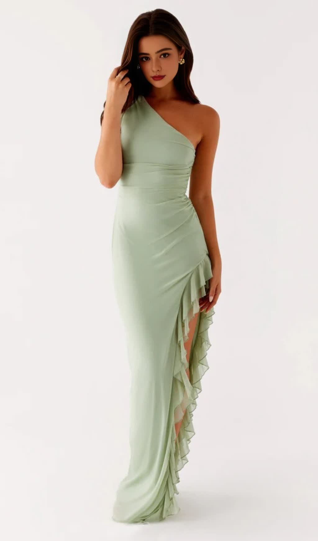 Maxikleid mit One-Shoulder-Träger, Schlitz und Rüschenbesatz in Salbeigrün