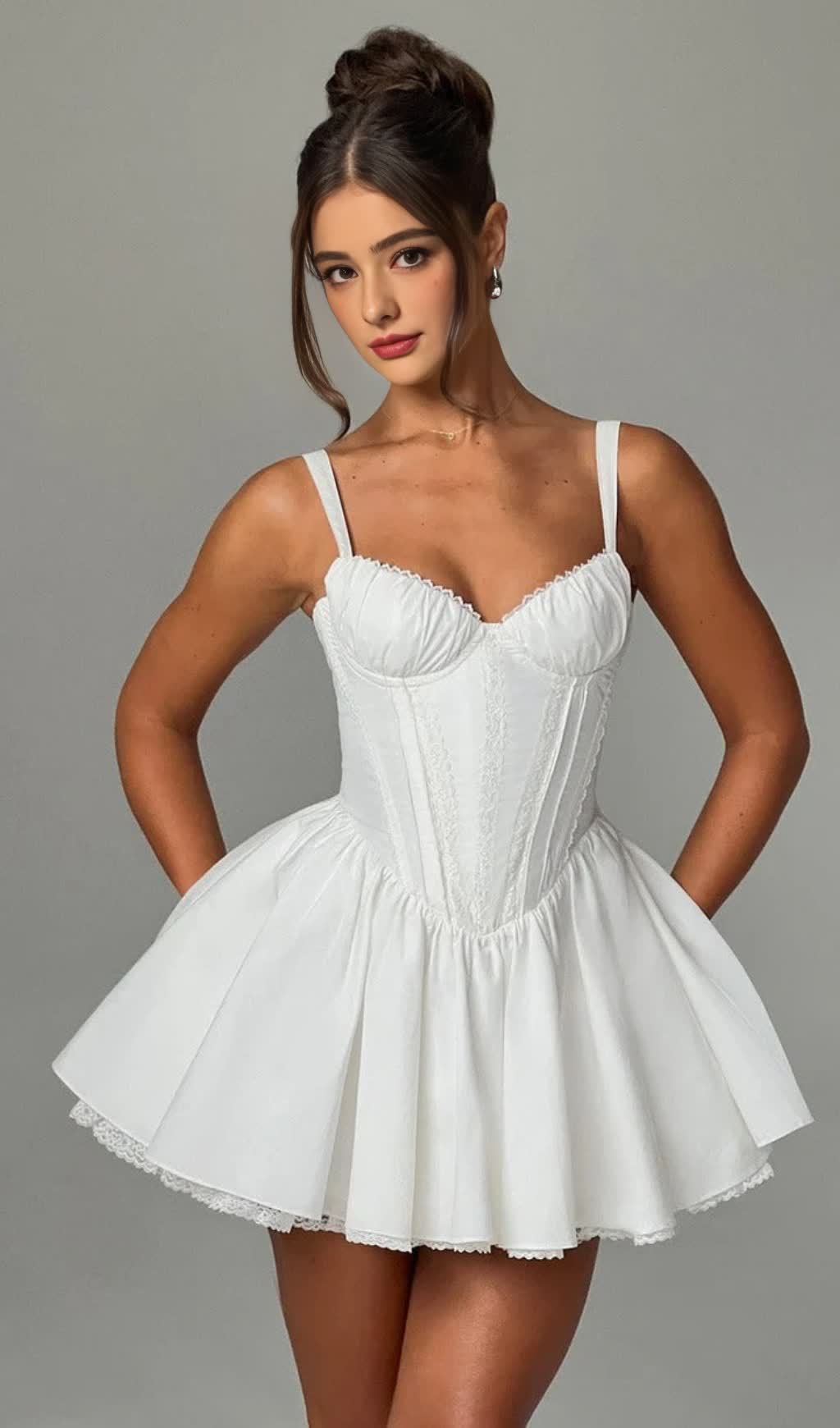 Korsett-Minikleid mit Spitzenrüschenbesatz in Weiß
