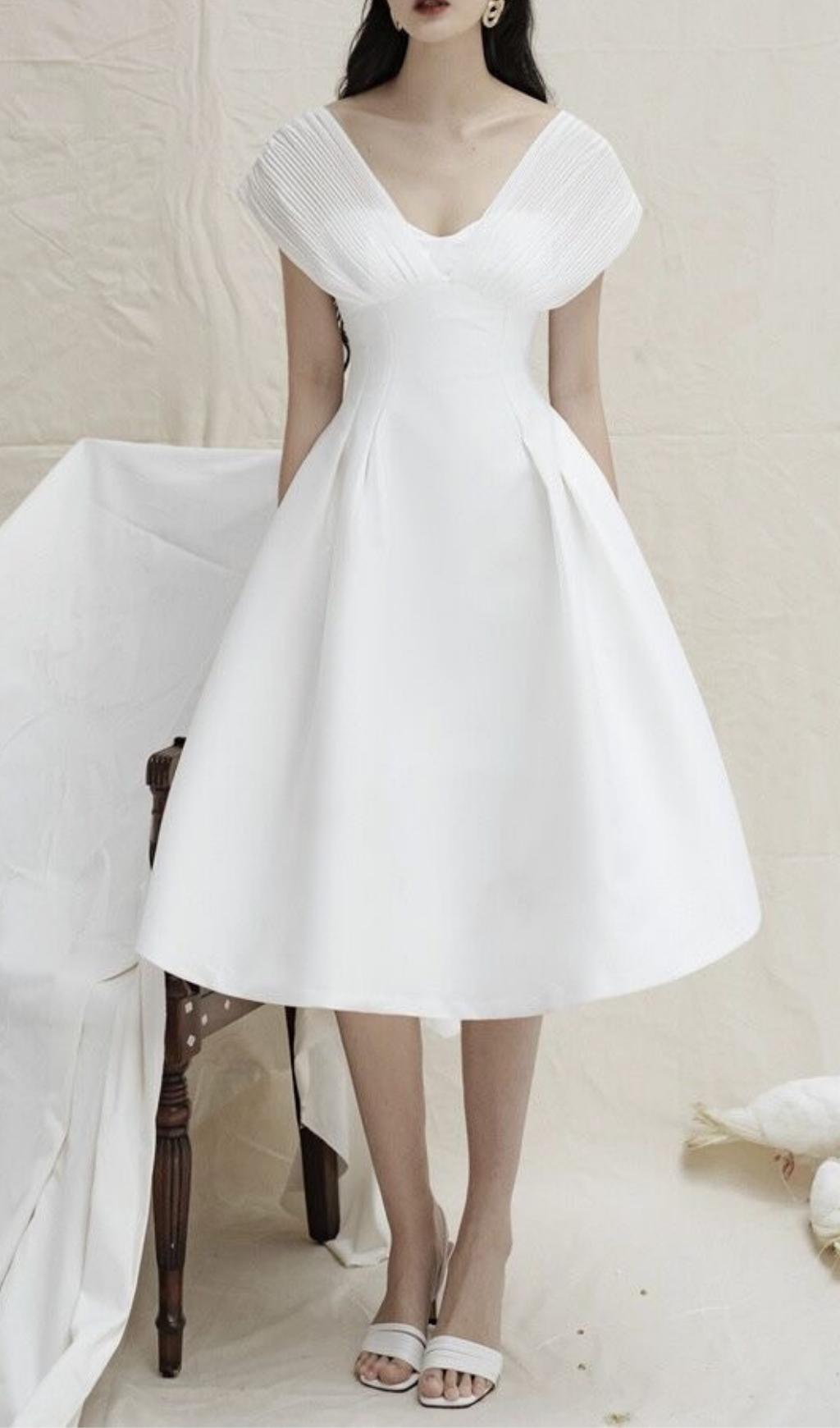 SLINKY MIDIKLEID MIT V-AUSSCHNITT