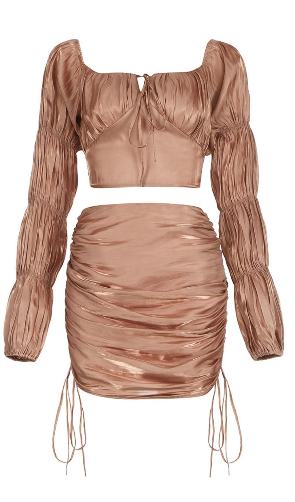 Zweiteiliges Set mit langen Ärmeln und Rüschen