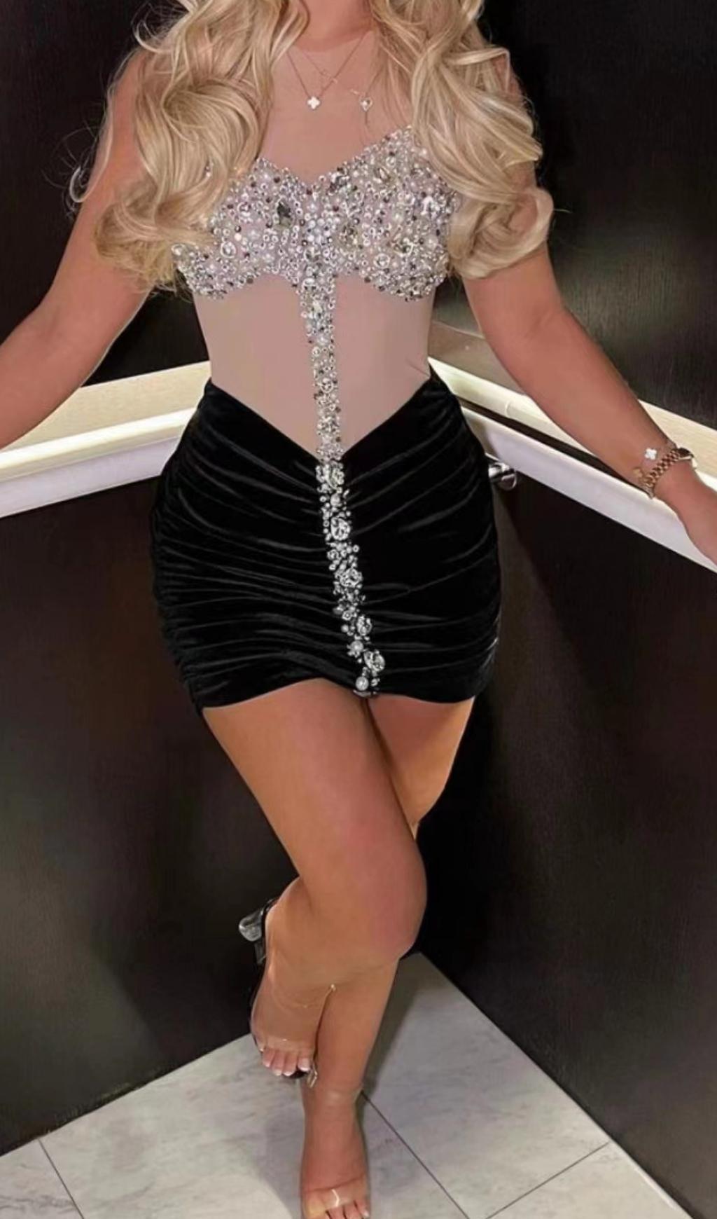 MIDIKLEID MIT SPITZE UND KRISTALL IN SCHWARZ