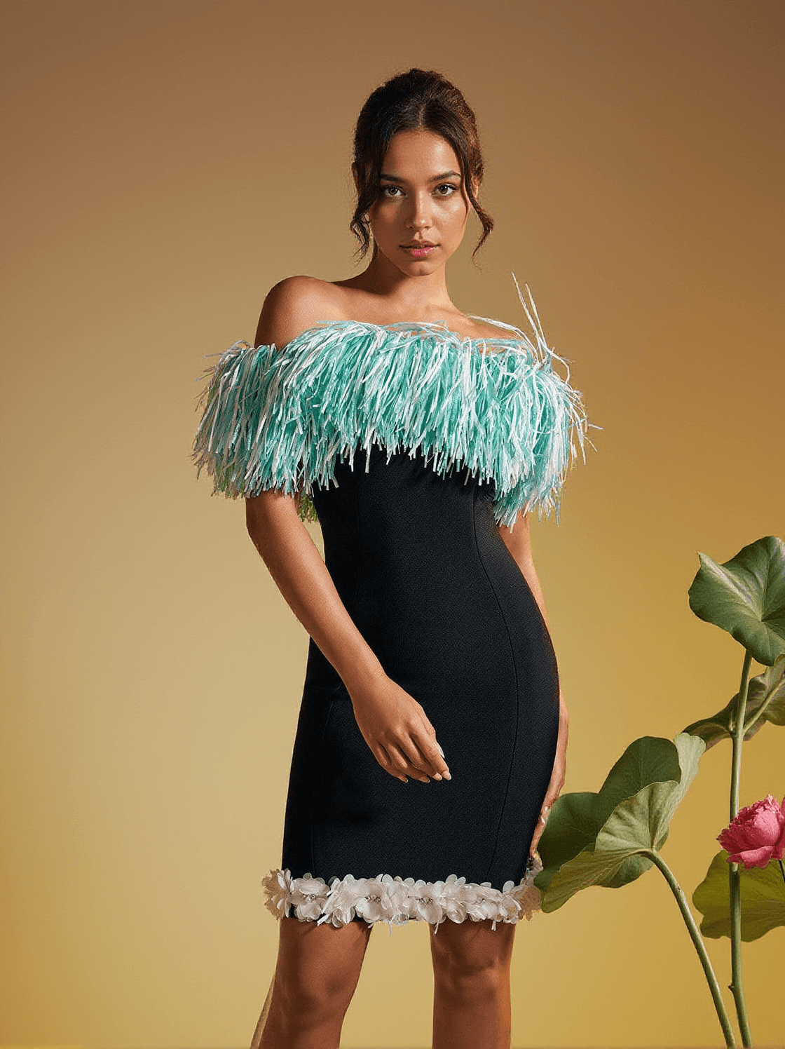 Koda – Trägerloses Minikleid mit Blumen- und Fransenband