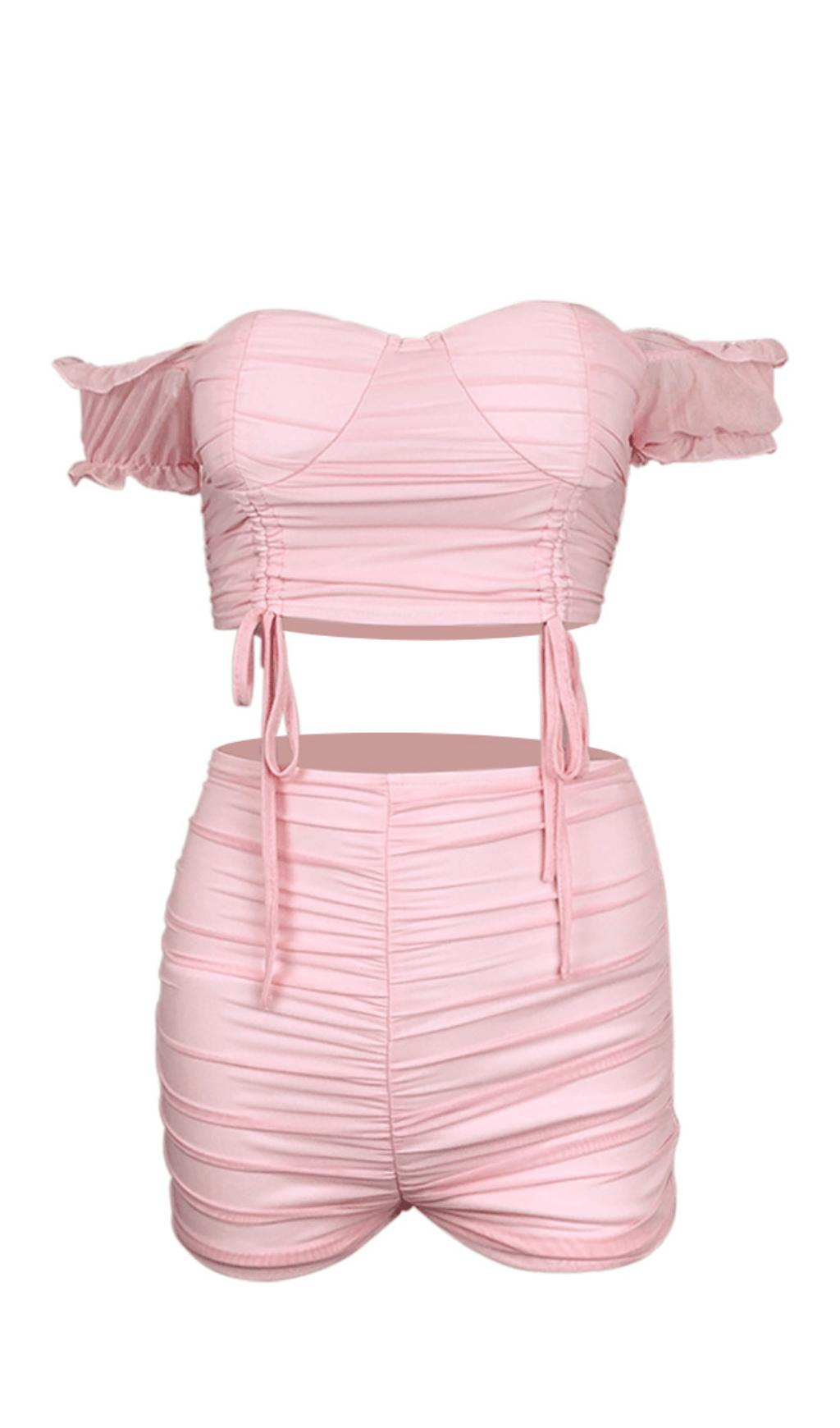 Anzug aus Netzgarn mit Kartenschulter.