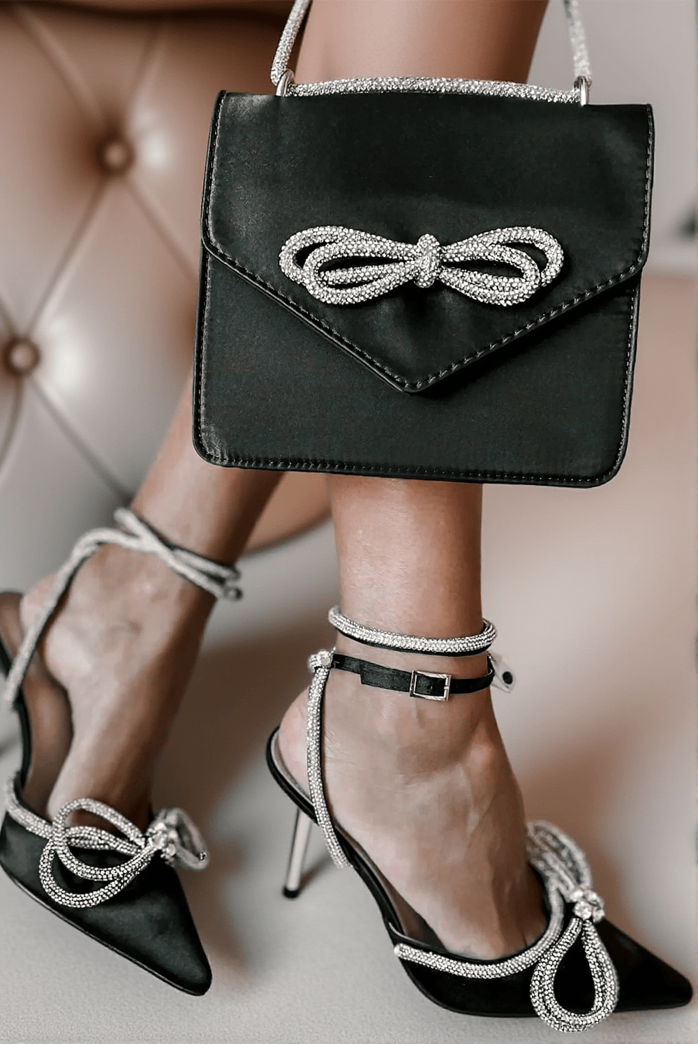 SCARPE CON TACCO E FIOCCO SUL RETRO CON STRASS CRESSIDA