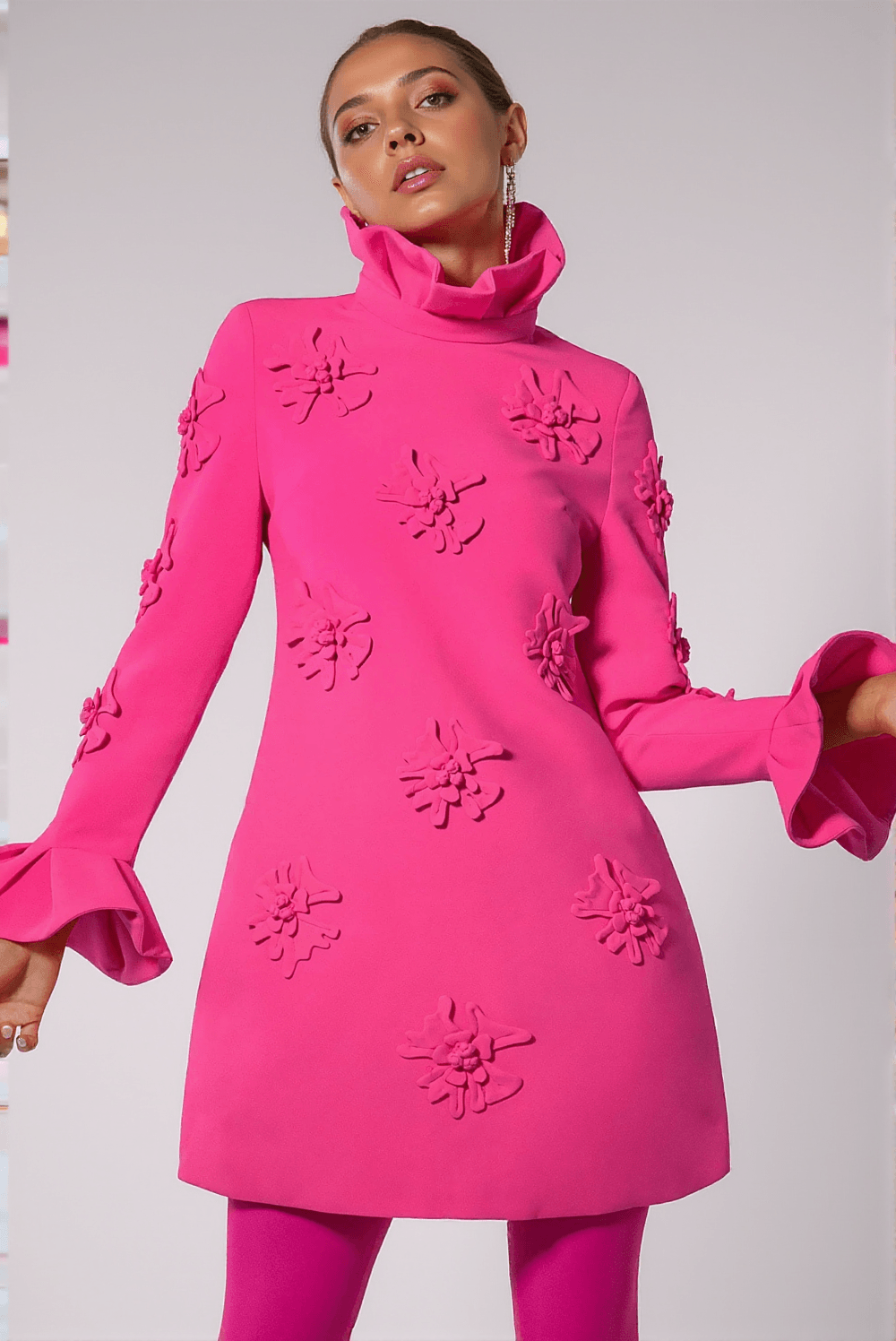 Cassiana Kleid mit Glockenärmeln und 3D-Blumenmuster