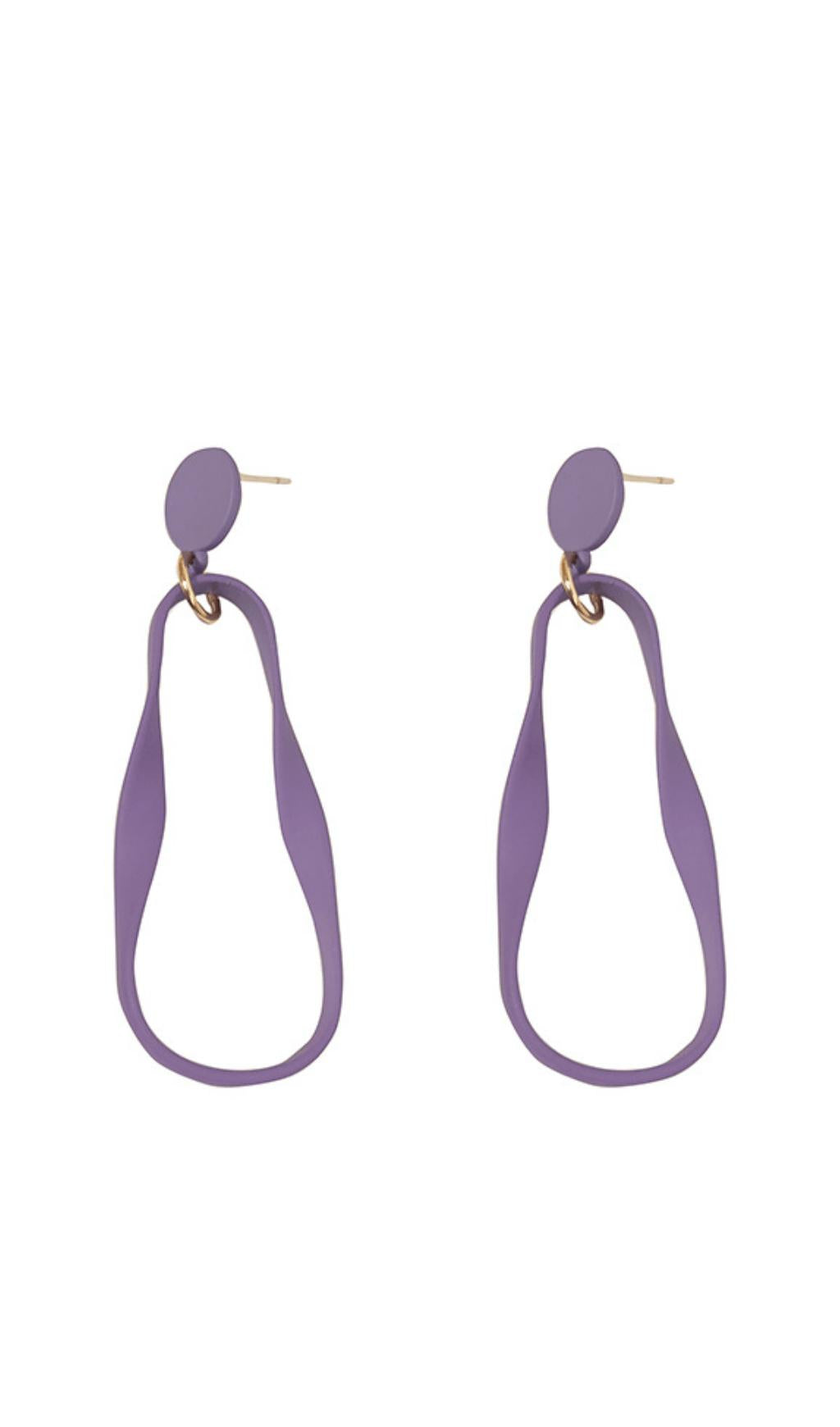 MATTE GEOMETRIC STUD EARRINGS.