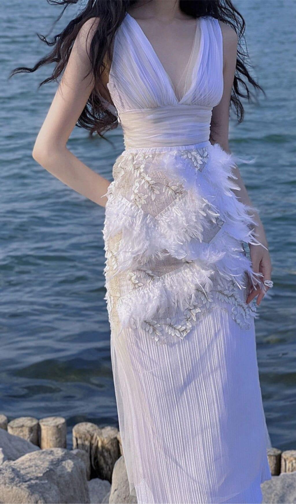 Federplissiertes Spitzenkleid in Weiß