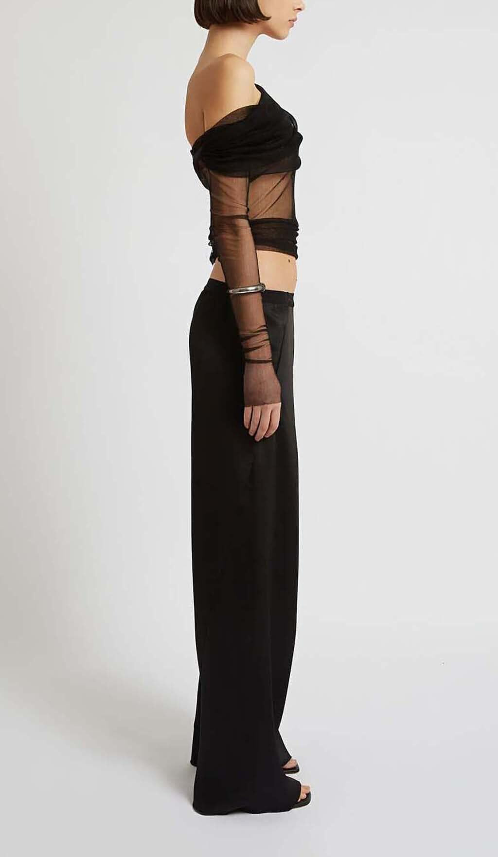 SCHULTERFREIES MESH-TOP IN SCHWARZ