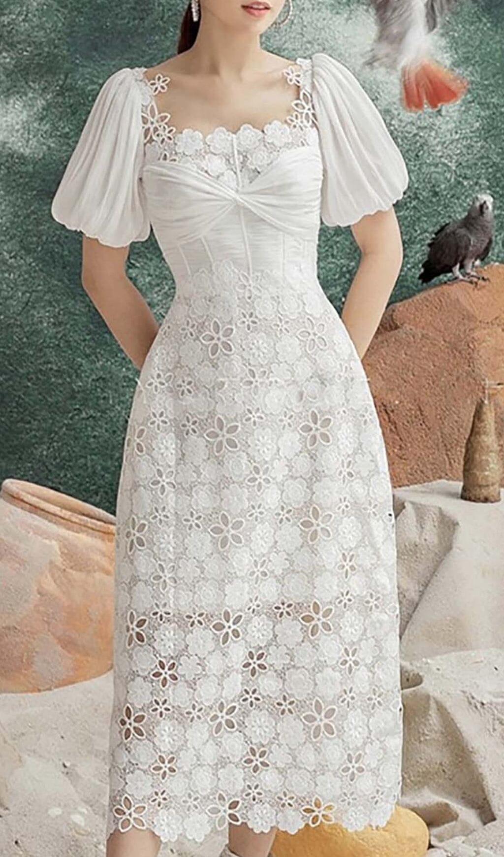 MIDIKLEID AUS SPITZE MIT PUFFÄRMELN IN WEISS