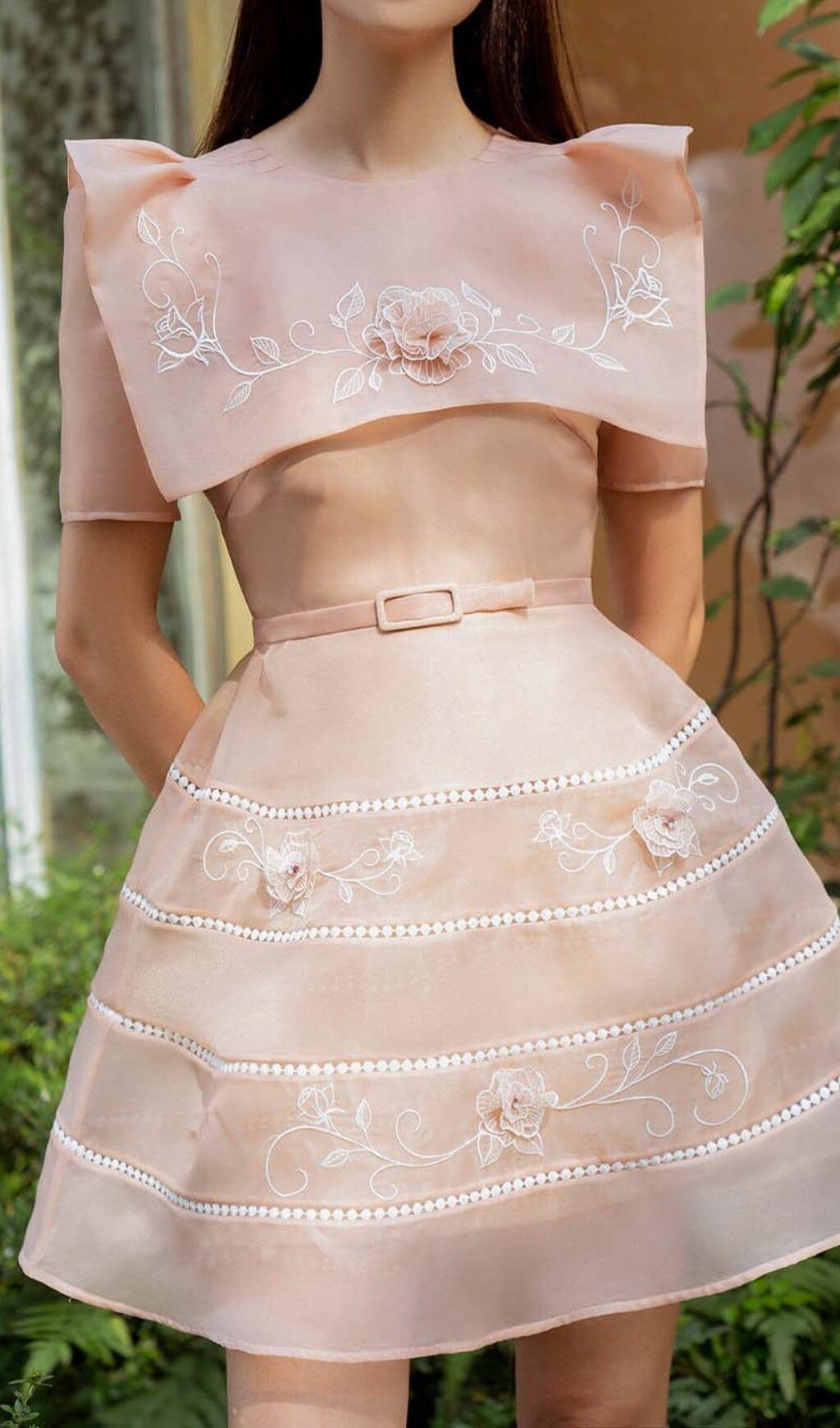 Kleid mit Blumensaum und Stickerei in Pink