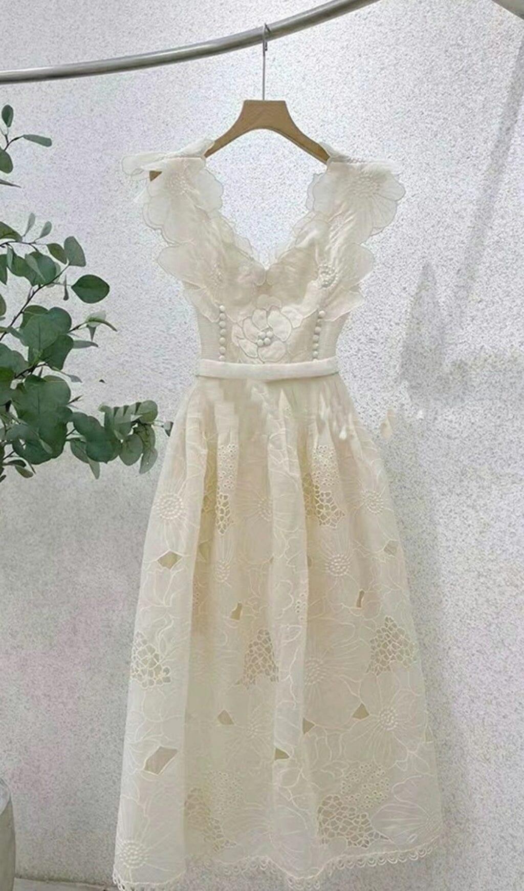 Ärmelloses Midikleid mit Rüschen in Beige
