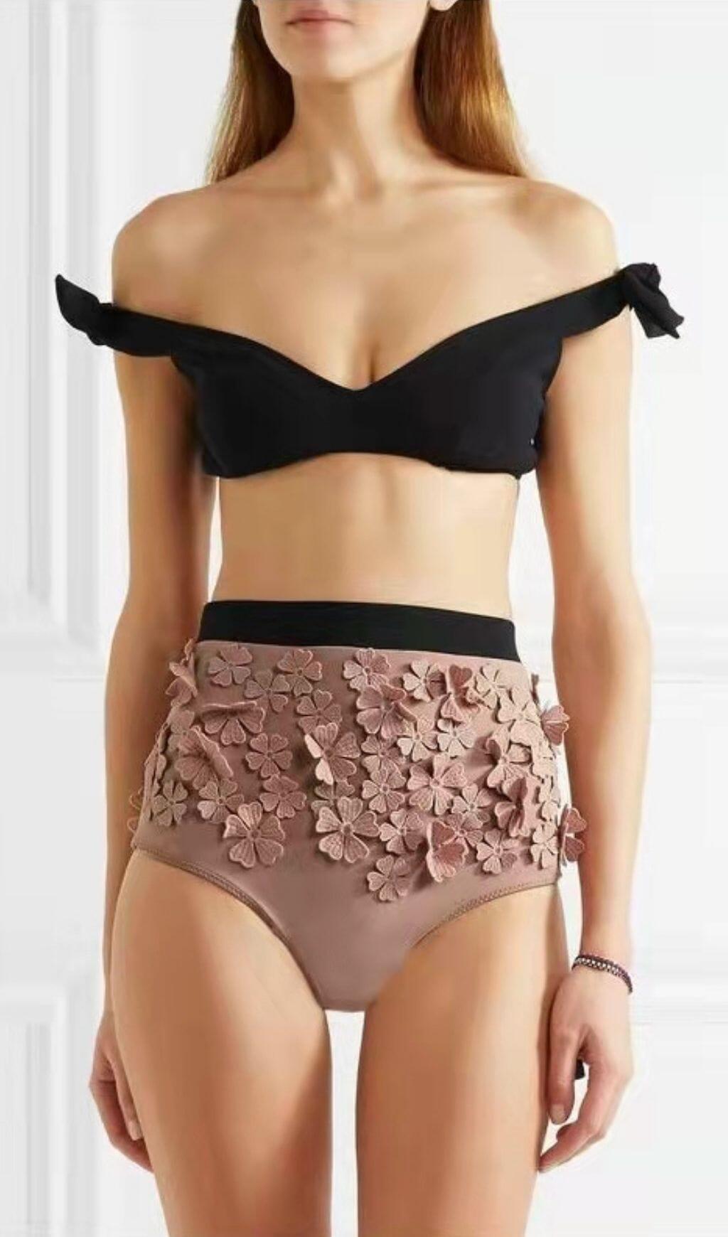 COSTUME DA BAGNO ROSA CON FIORI IN RILIEVO