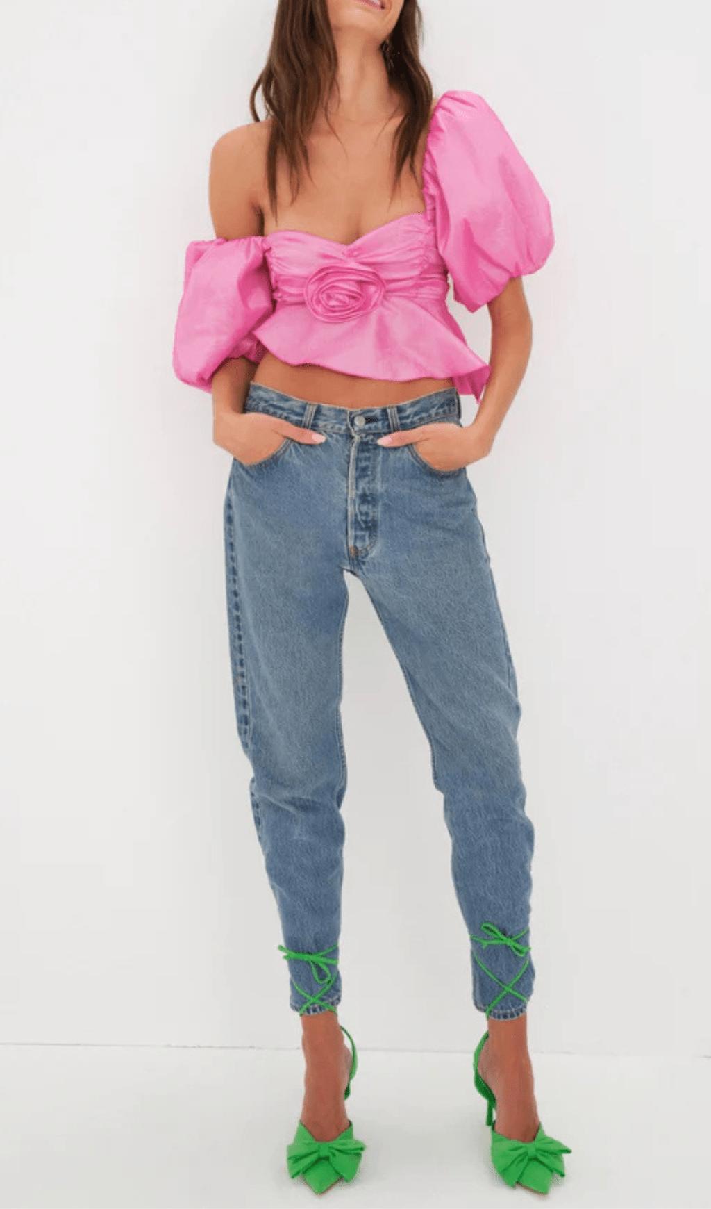 ROSA BLUMENMUSTER, TAILLELOSES KURZARM-TOP MIT PUFFÄRMELN