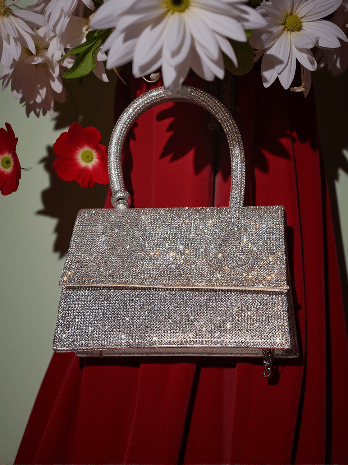 Caleo – Silberne Clutch mit Kristallen