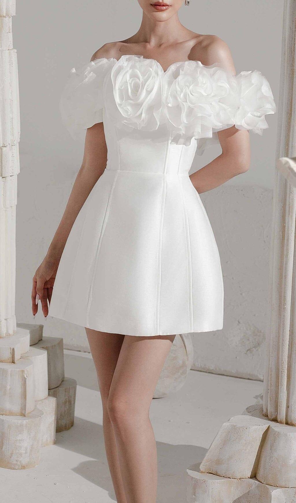 3D-BLUMEN-MINIKLEID MIT EINER SCHULTER IN WEISS